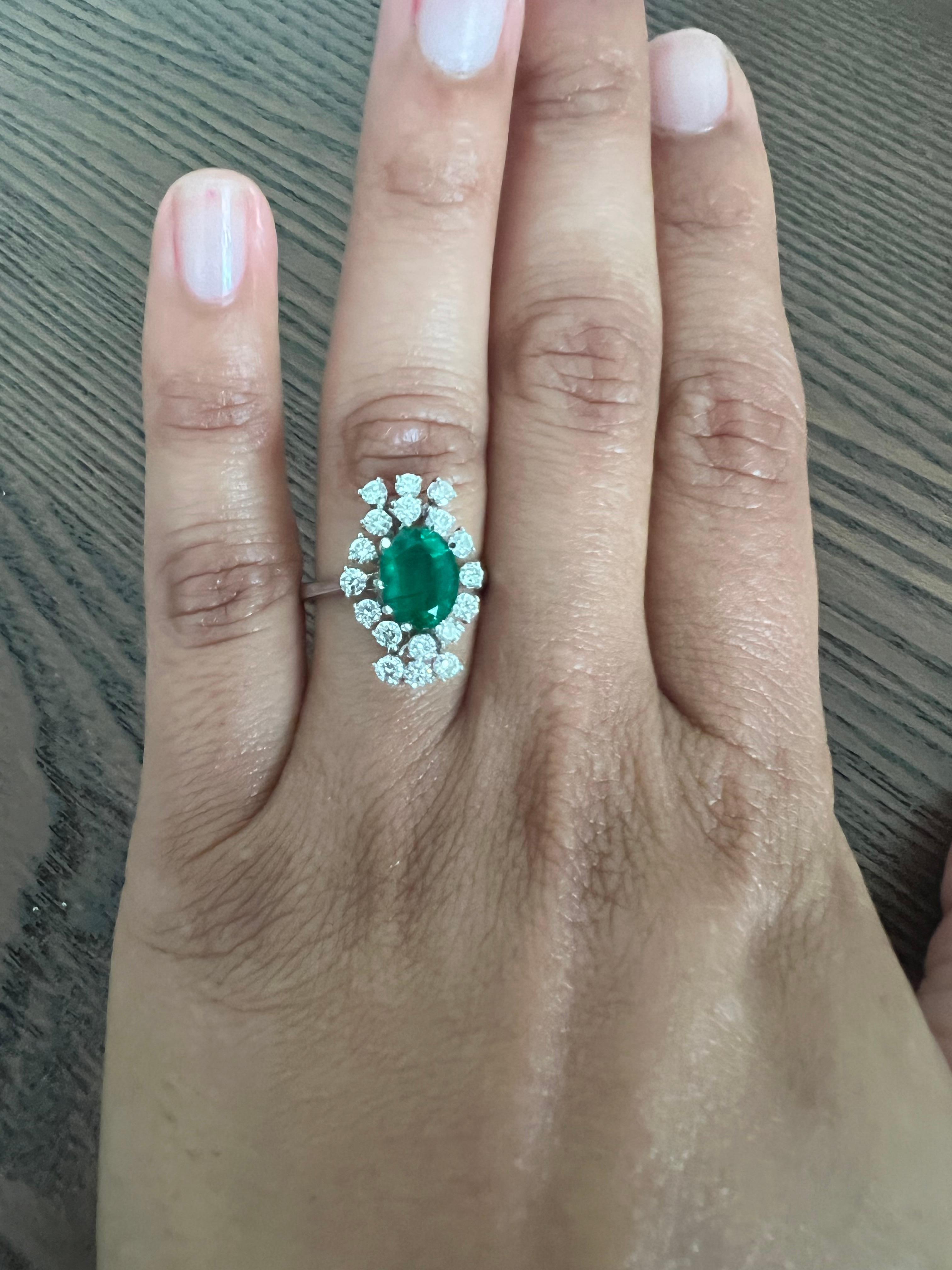 Women's GIA Certified 2.92 Carat Natural Emerald Diamond White Gold Ring For Sale