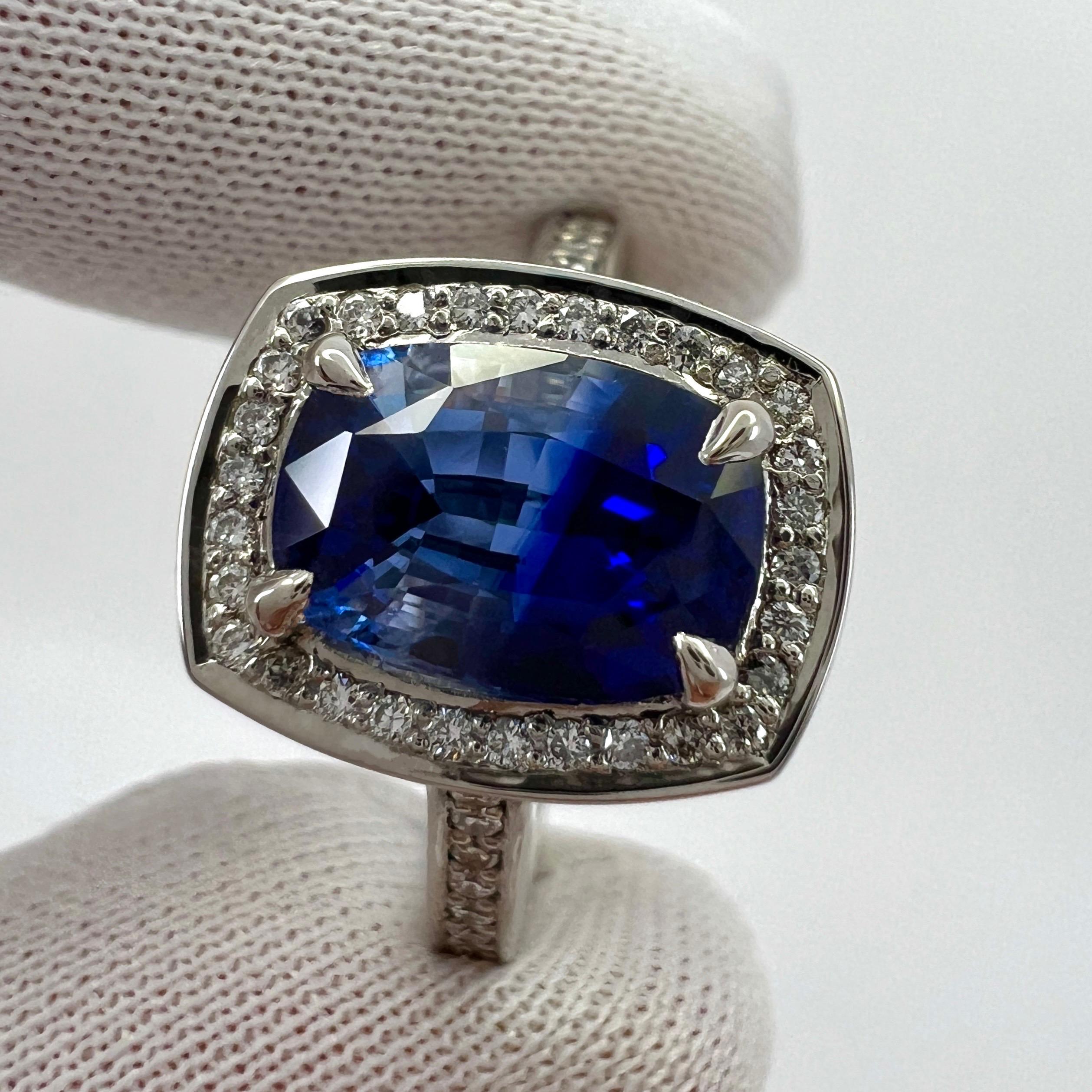 GIA Certified 2.92ct Bi Colour Ceylon Sapphire 18k White Gold Diamond Halo Ring In New Condition For Sale In Birmingham, GB