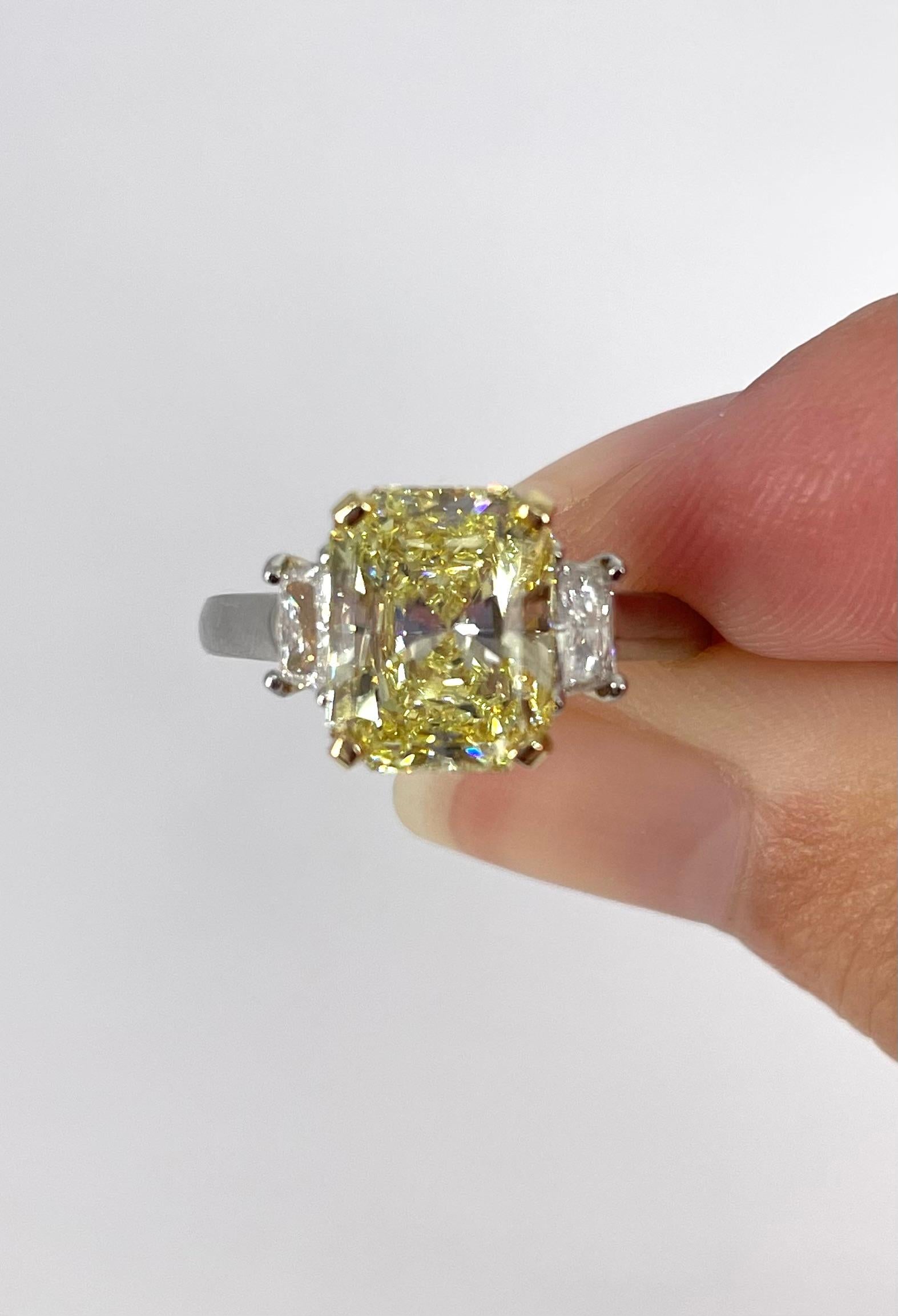 J. Birnbach 2.96 Carat Fancy Intense Yellow Radiant Diamond Gold Platinum Ring In New Condition For Sale In New York, NY