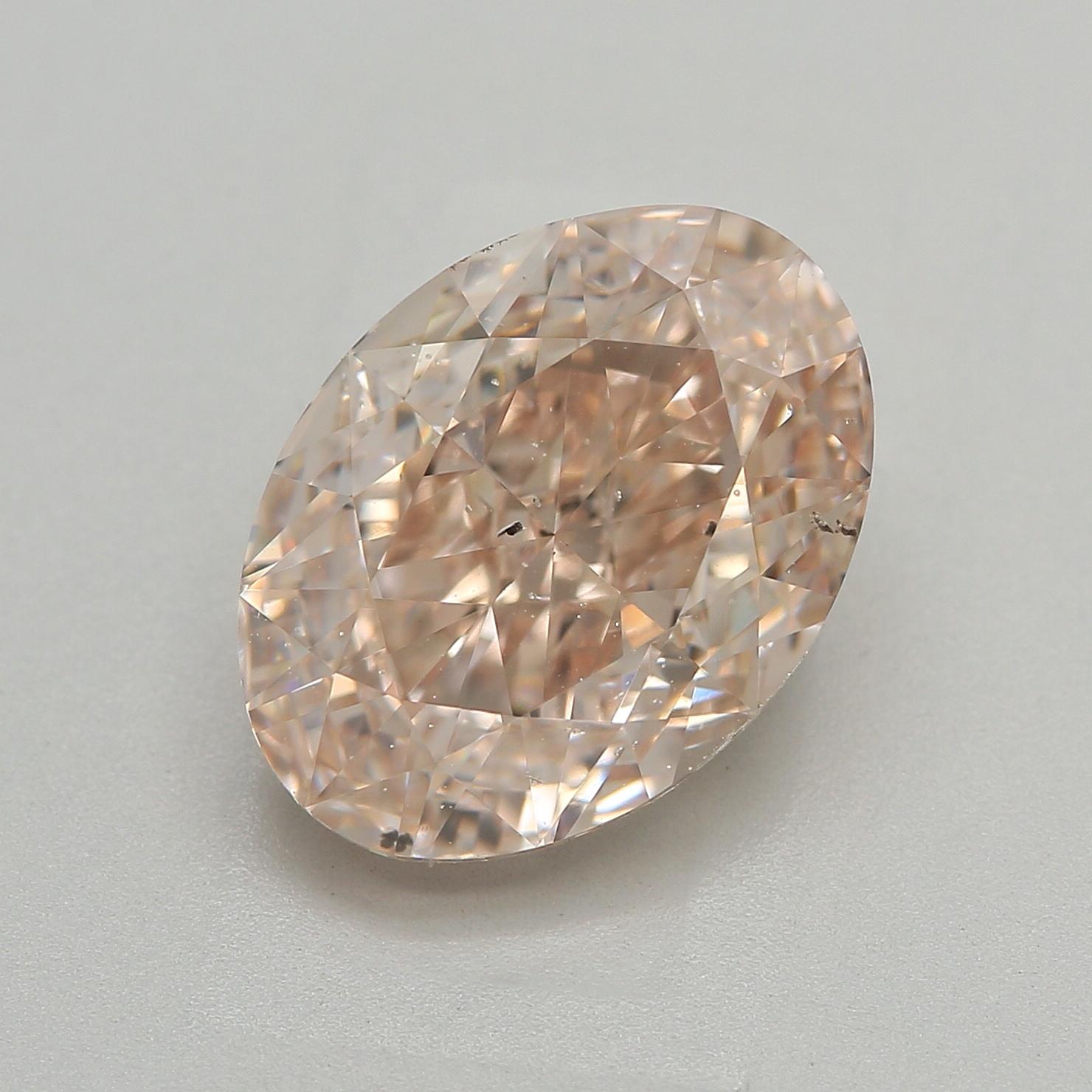 Zertifikat: GIA
Berichtsnummer: 2221925656
Form und Schliff: Oval
Karat Gewicht: 2,98 Karat
Abmessungen:  10.34 x 7.55 x 4.80 mm
Farbton: Helles Rosa-Braun

Dieser hellrosa-braune Diamant ist ein seltener und einzigartiger Diamant, der zarte Rosa-