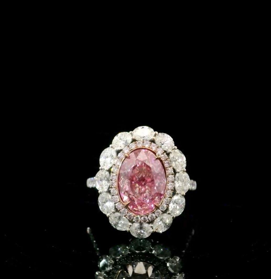 Anello in oro bianco 18 carati con diamanti
  
  Colore e caratura dell'oro: Oro bianco 18kt
  Peso: 5.21 grammi
  
  Imposta con...
  Tipo di pietra: Diamanti
  Forma: Ovale
  Carati: 2,98 ct
  Colore: Marrone chiaro e rosato
  Chiarezza: SI2 

 