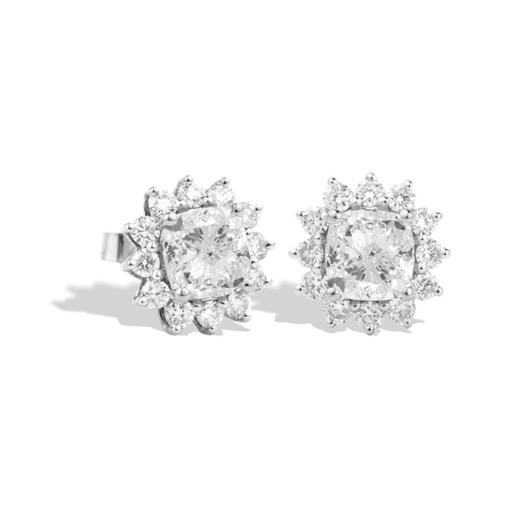 Clous d'oreilles en or 18 carats avec diamant coussin de 1 carat chacun, certifié GIA G VVS en vente 2