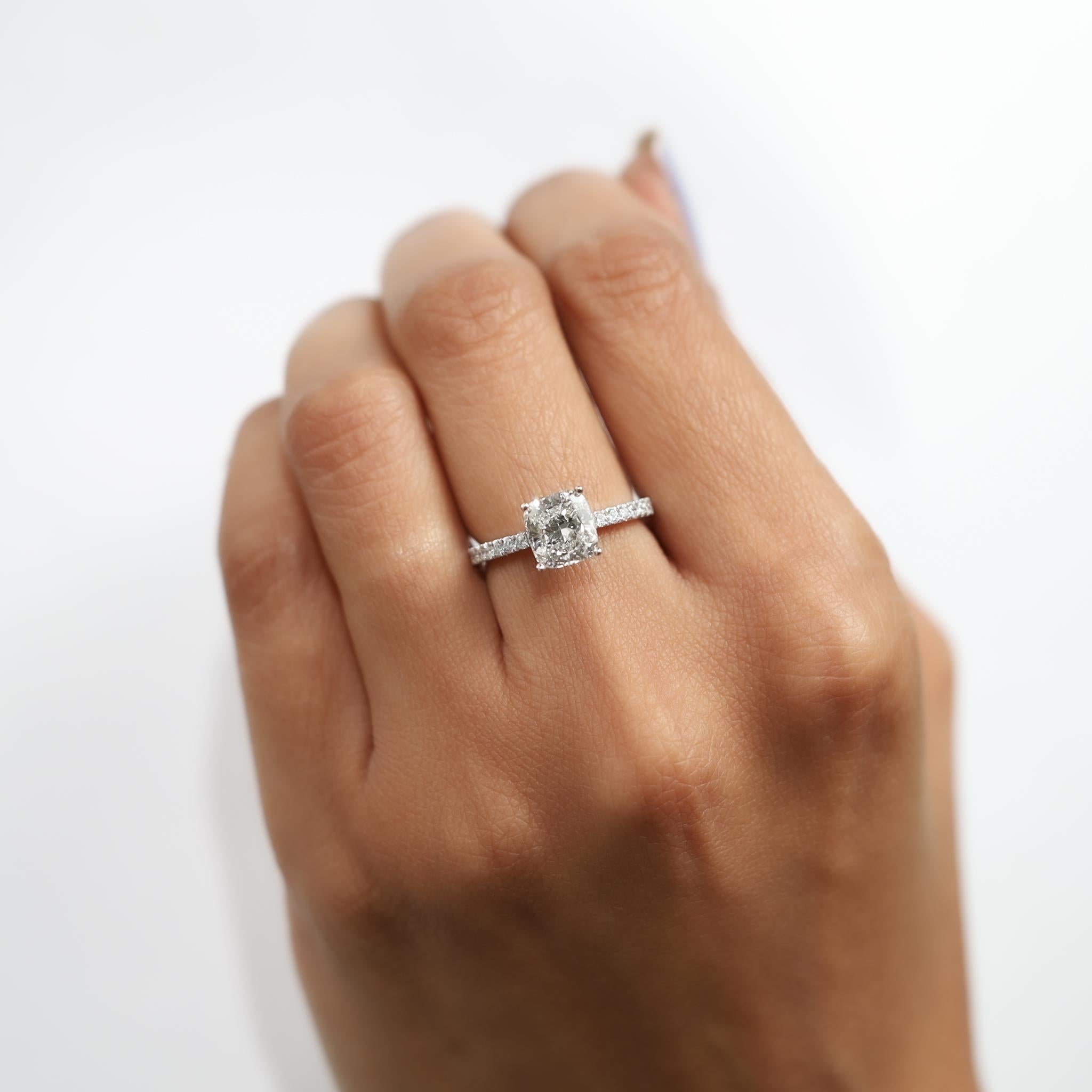 GIA Bericht zertifiziert Cushion Cut E VS 2 Karat Diamant Solitär Ring Platin im Angebot 3