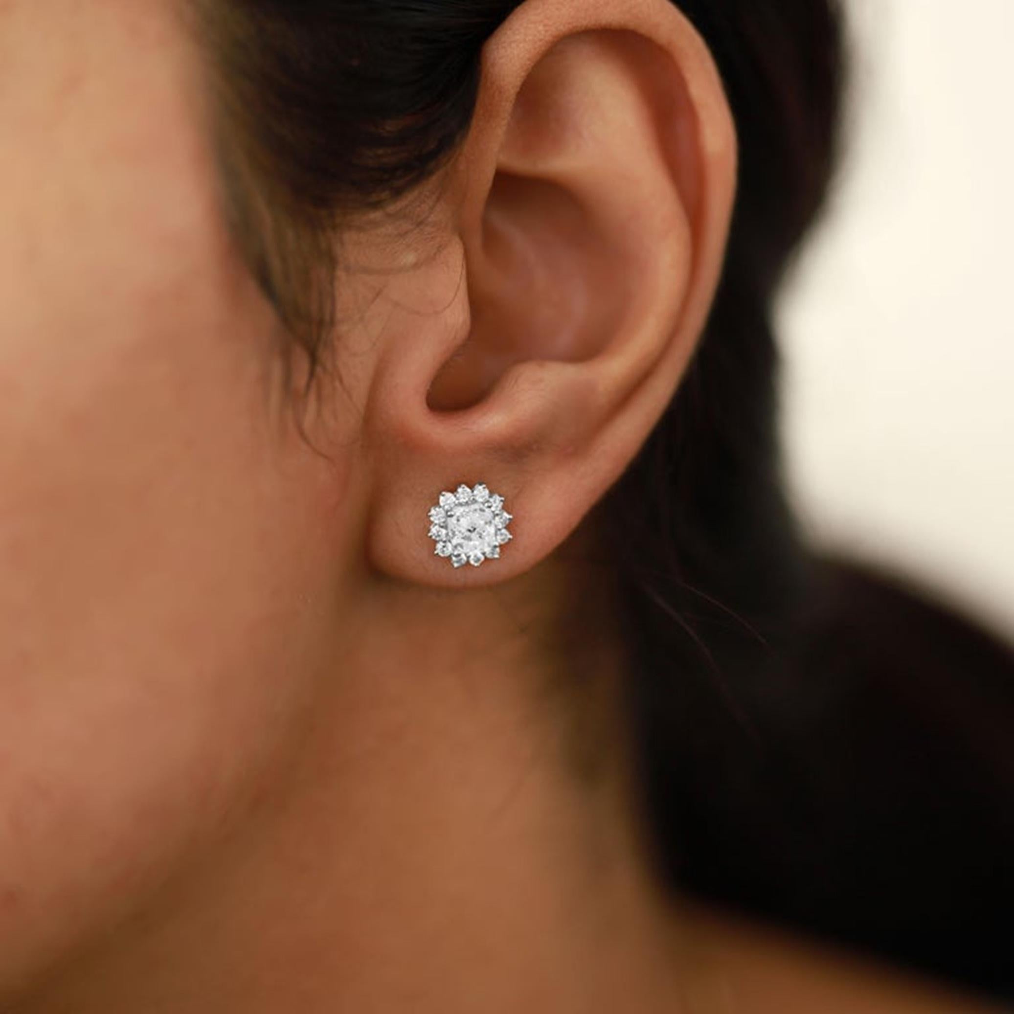 Orecchini a cerchio con diamante certificato GIA VS da 1 carato ciascuno, oro bianco 18 carati in vendita 3
