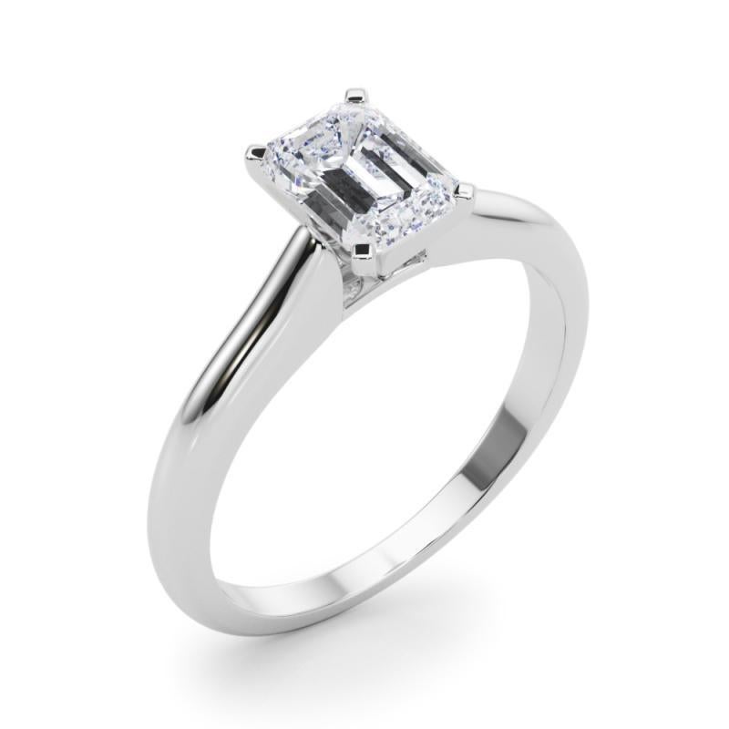 Donna GIA Certified 2ct Emerald Slim Band Classic Solitaire Diamond Ring in vendita