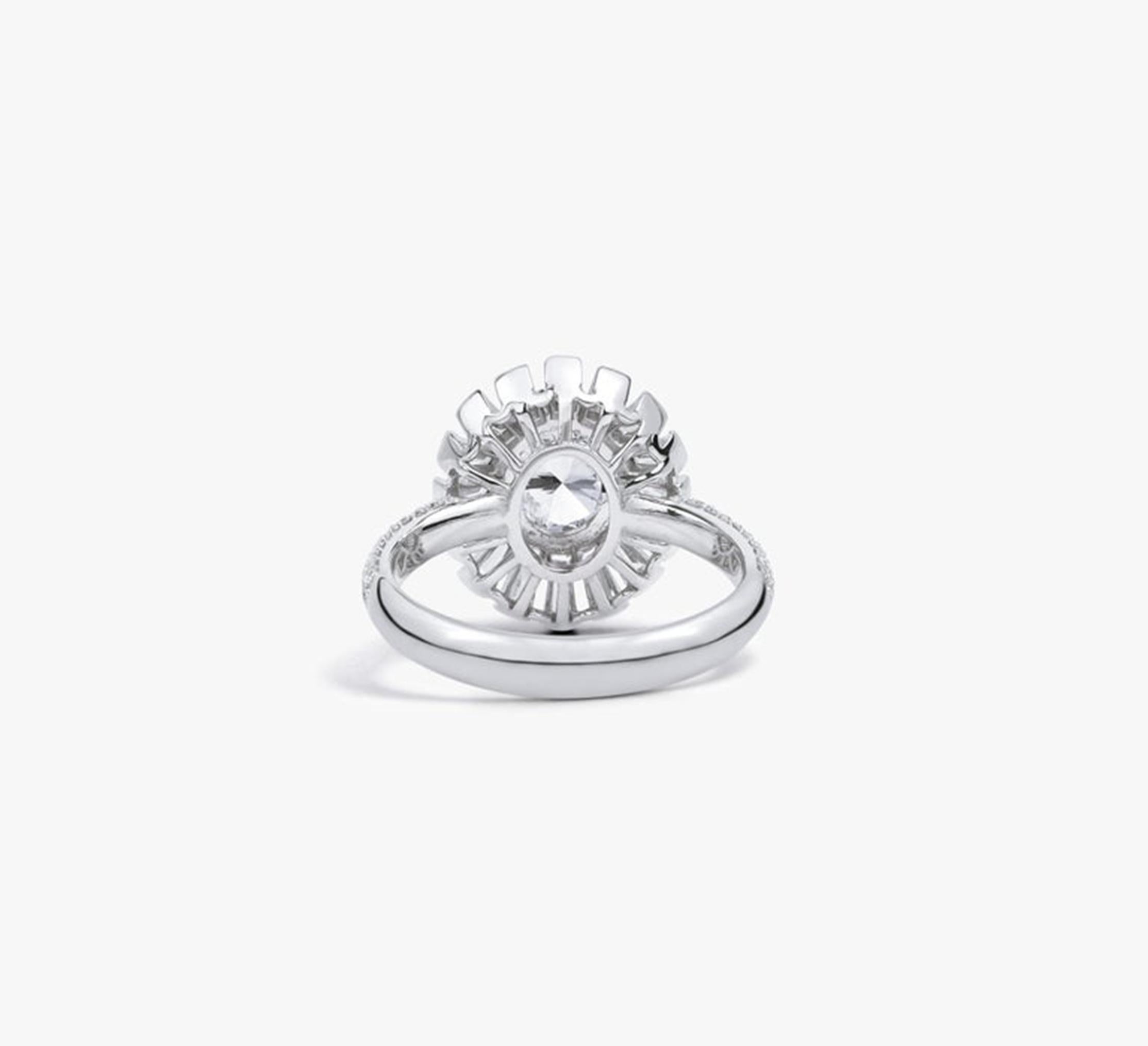 Anillo de compromiso con halo de diamantes talla baguette oval G VS certificado GIA de 2 quilates en venta 2