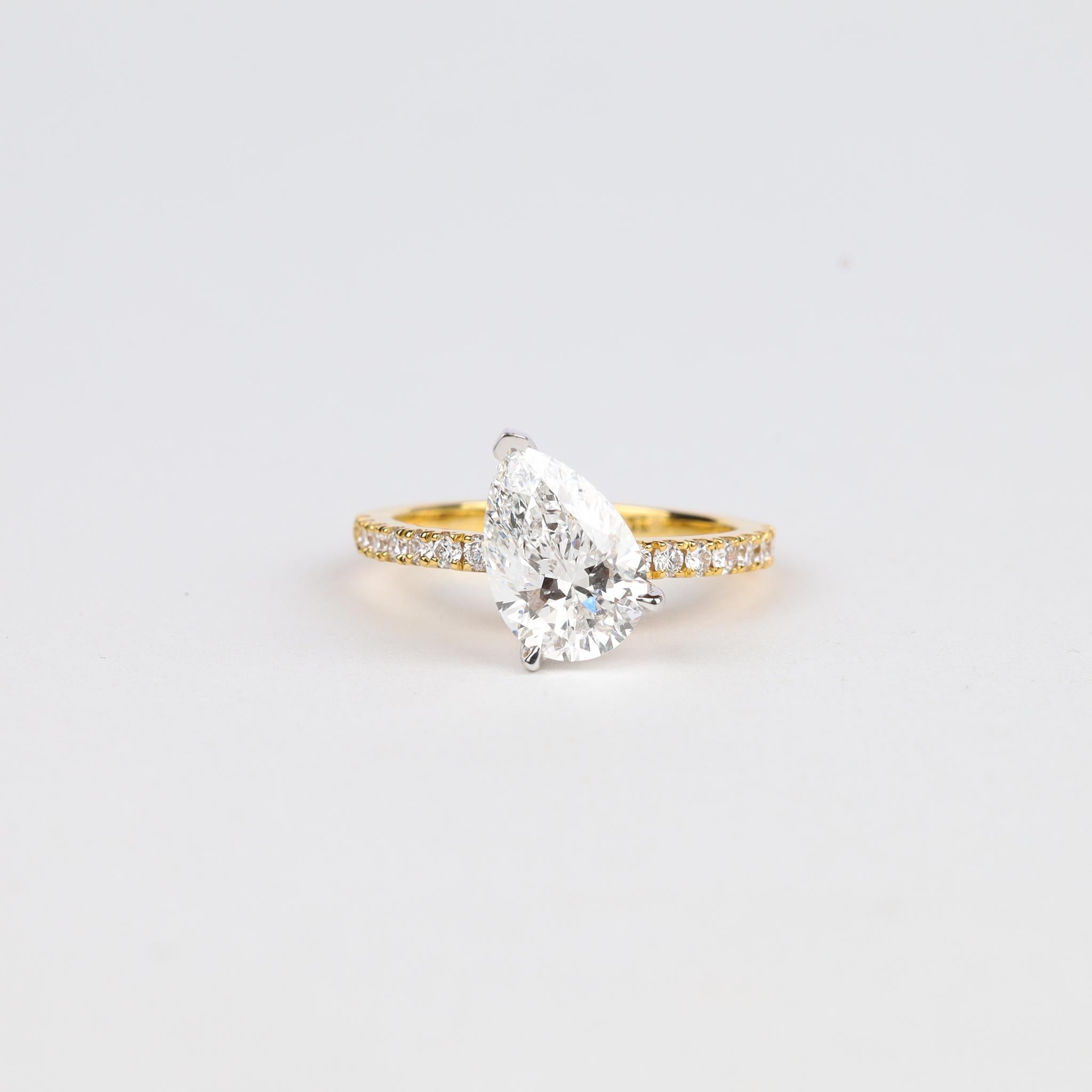 GIA-zertifizierter 2-Karat-Diamant-Solitär-Verlobungsring mit Birnenschliff aus 18 Karat Gelbgold im Zustand „Neu“ im Angebot in Jaipur, RJ