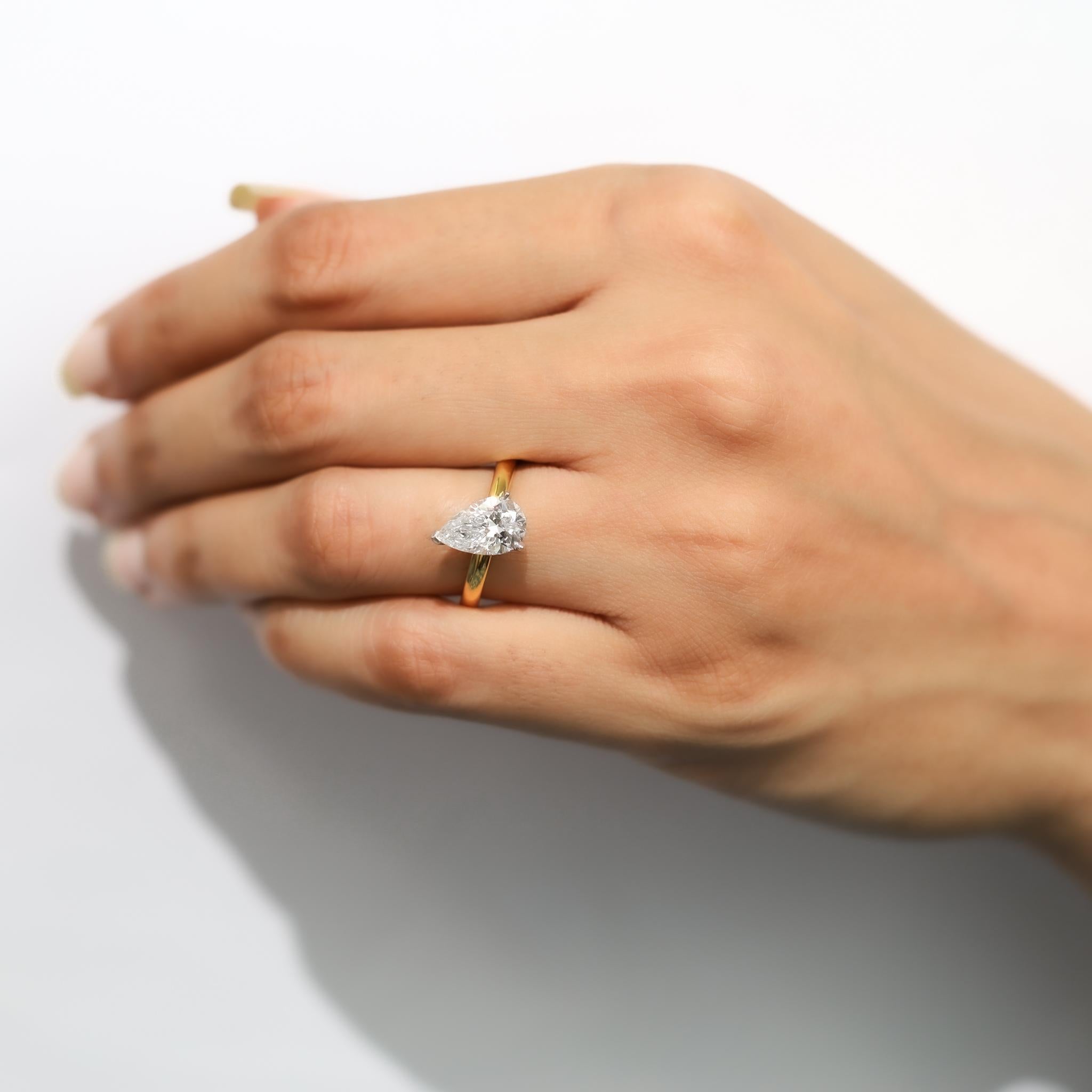 GIA bescheinigt 2ct Pear-Cut Diamant Solitär Verlobungsring in zwei-Ton 18KGold Damen im Angebot