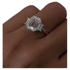 GIA Certified 3 Carat Emerald Cut Diamond Ring (bague en diamant à taille d'émeraude certifiée GIA)