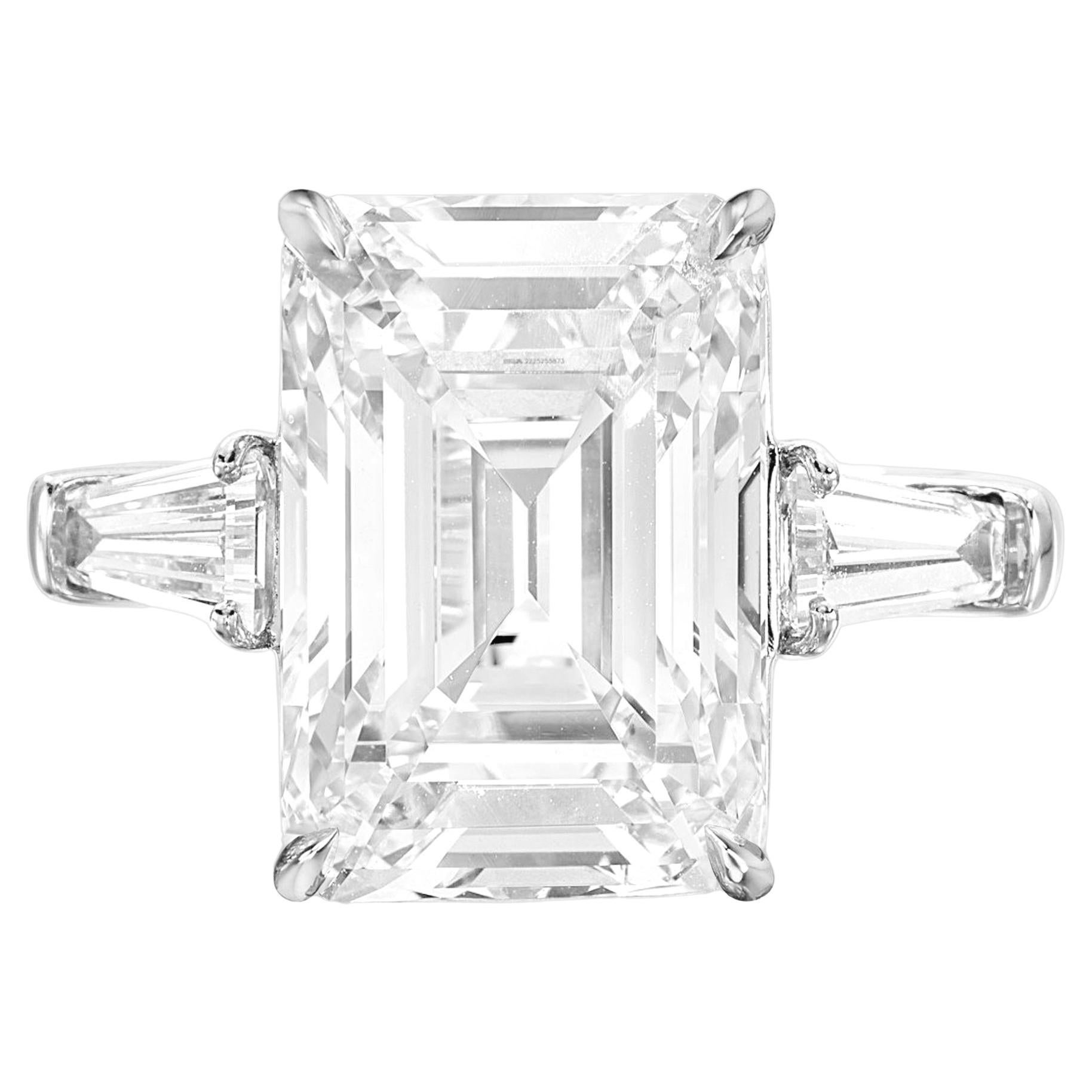 Bague en diamant taille émeraude de 3 carats certifiée GIA  en vente
