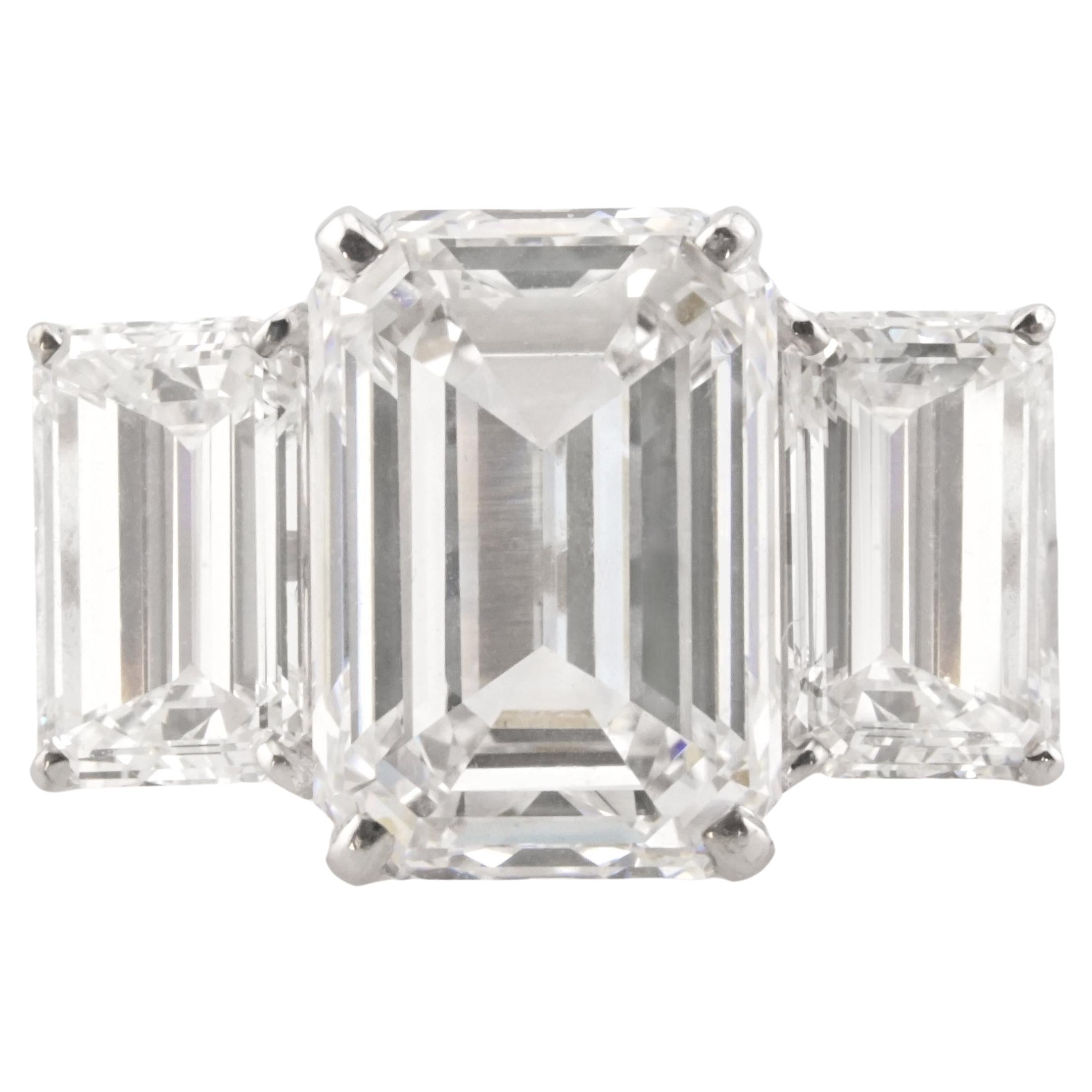 Bague de fiançailles à trois pierres certifiée GIA, 3 carats, diamant taille émeraude en vente