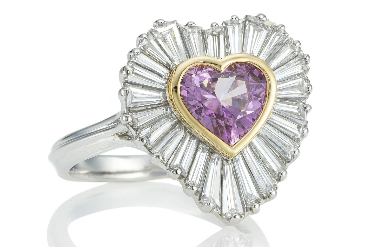 Cuore Anello di fidanzamento con cuore di diamante rosa-viola intenso certificato GIA da 3 carati in vendita
