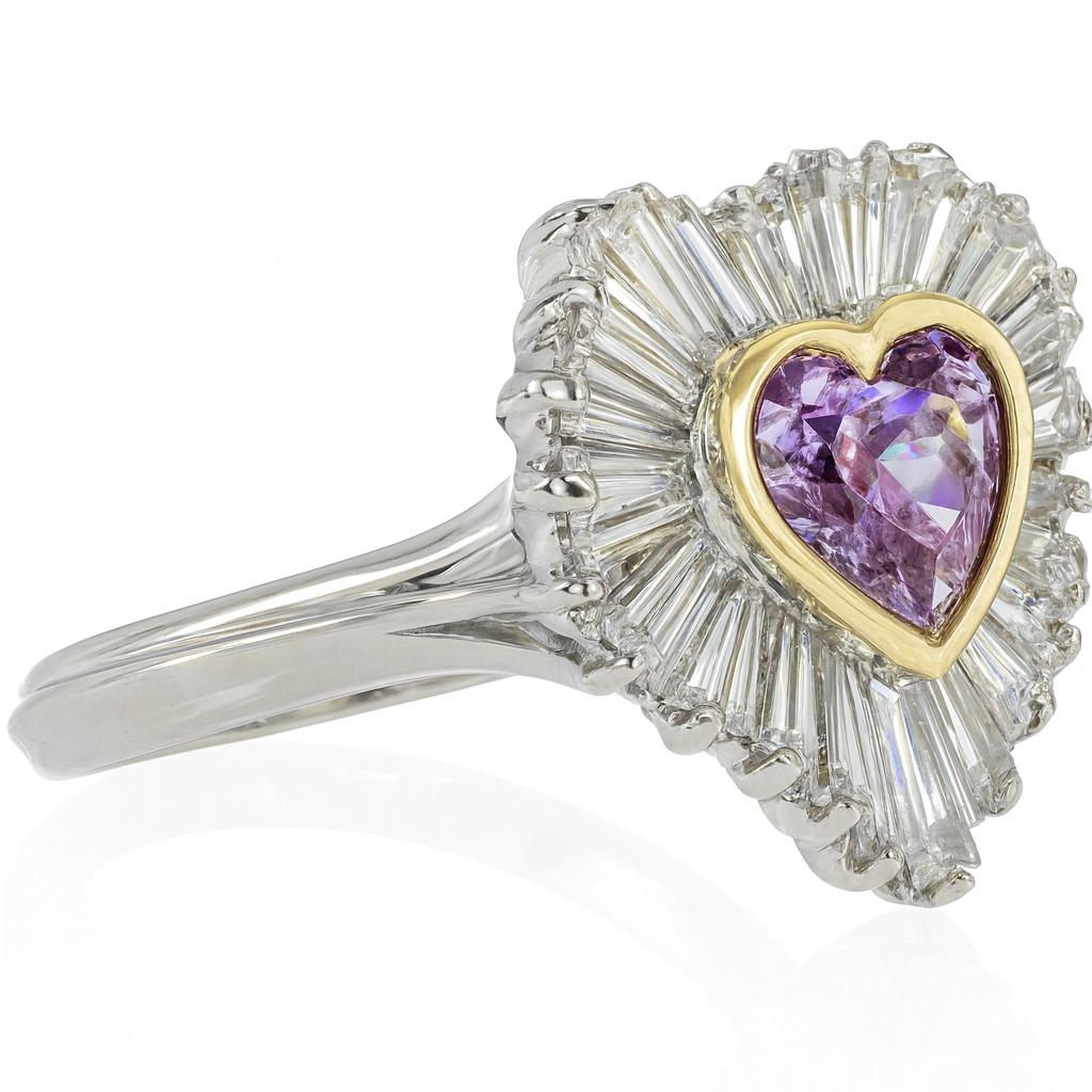 Anello di fidanzamento con cuore di diamante rosa-viola intenso certificato GIA da 3 carati In condizioni Nuovo in vendita a Chicago, IL