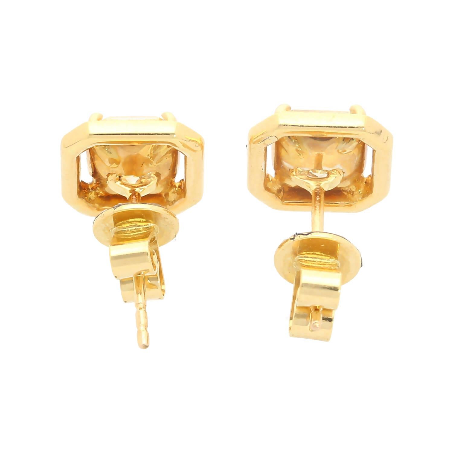 GIA Certified 3 Carat Fancy Light Yellow Diamond Radiant Cut Stud Earrings In New Condition For Sale In Miami, FL