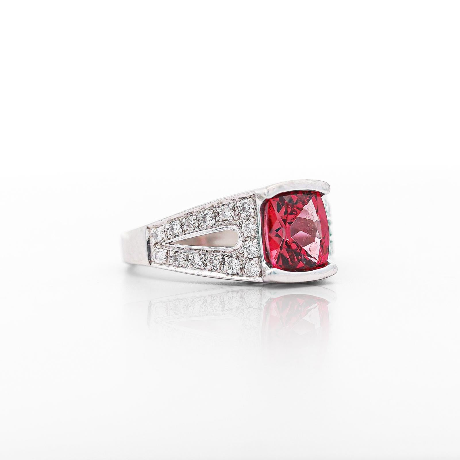Platinring, GIA-zertifizierter 3 Karat unbehandelter roter Spinell & Diamant im Angebot 4