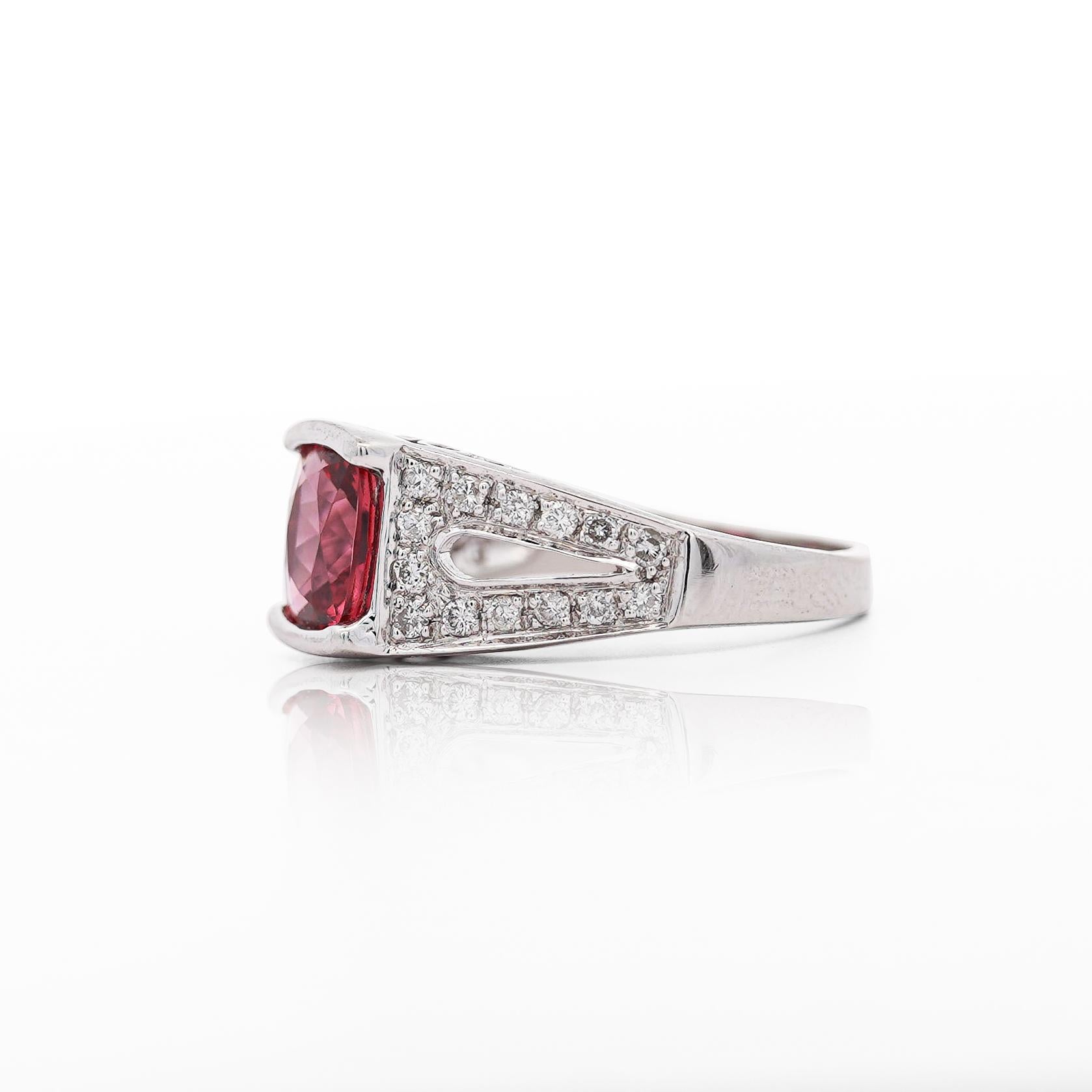 Platinring, GIA-zertifizierter 3 Karat unbehandelter roter Spinell & Diamant Damen im Angebot