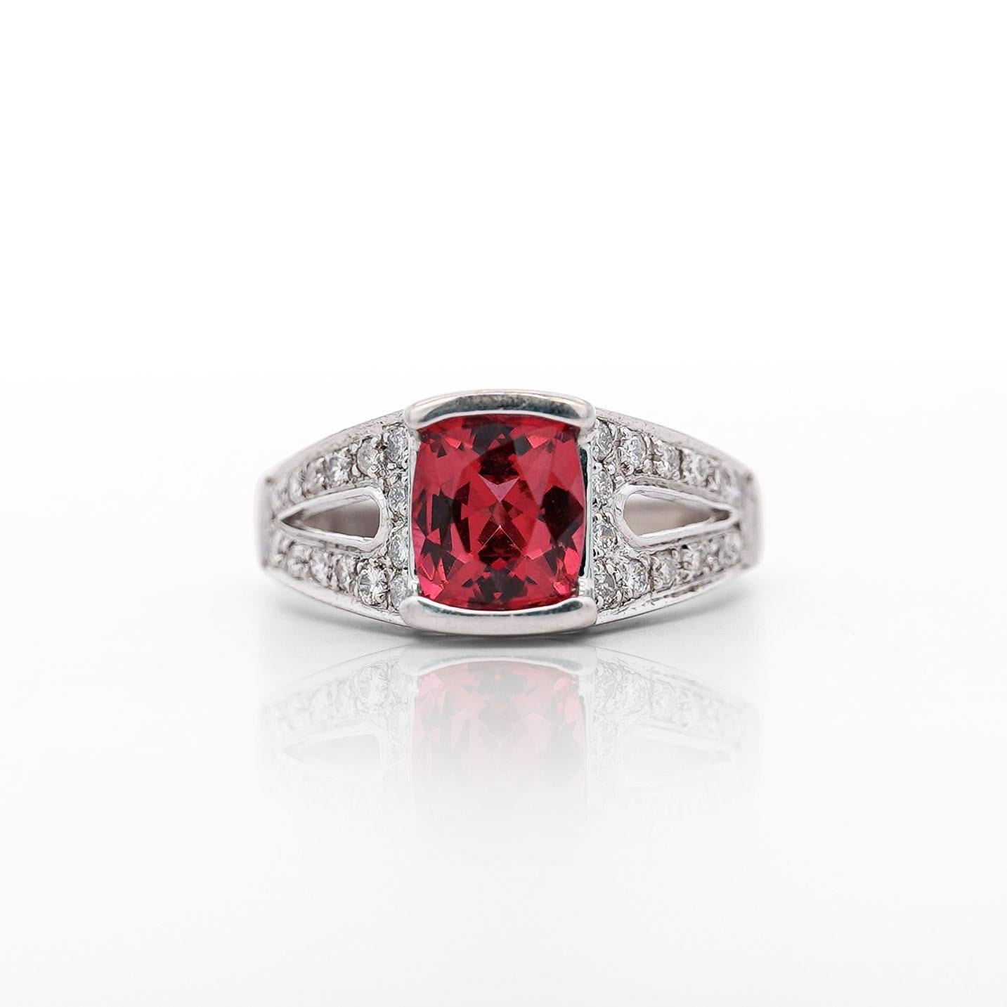 Platinring, GIA-zertifizierter 3 Karat unbehandelter roter Spinell & Diamant im Angebot 1