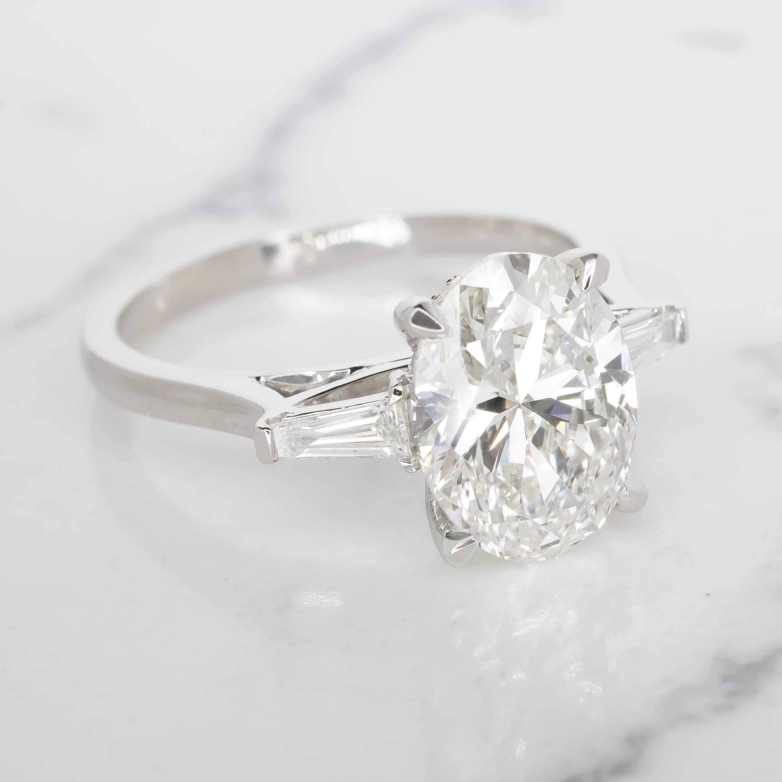 Contemporary GIA Certified 3 Carat Oval Diamond 18K White Gold Engagement Ring For Sale