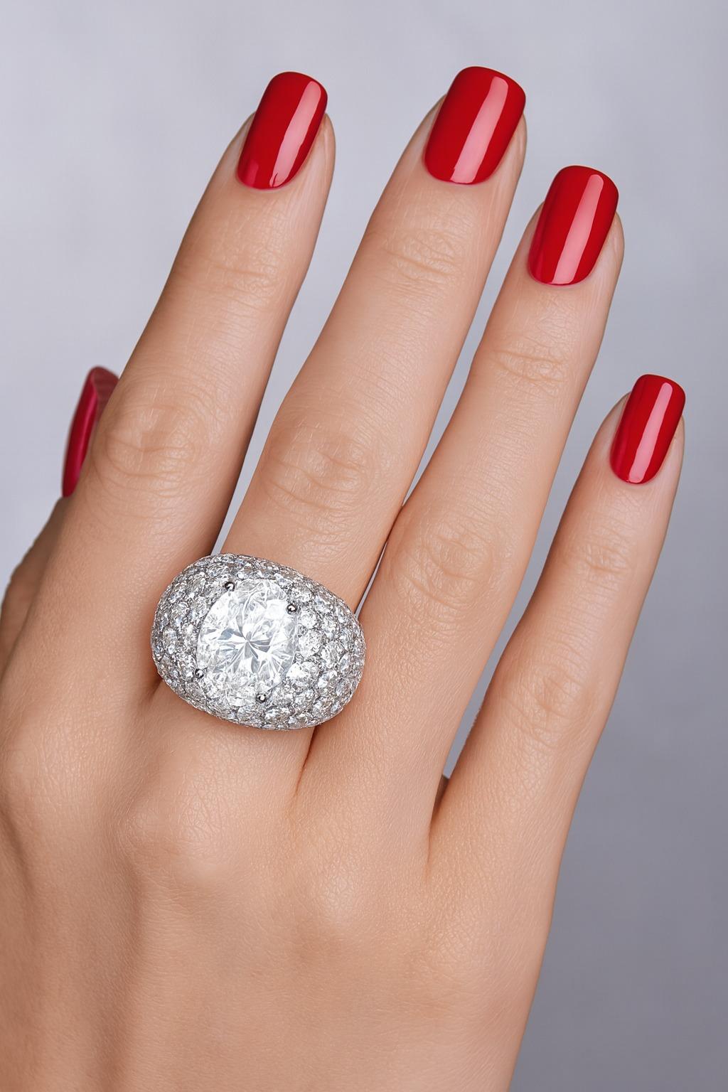 Un Anillo de Diamantes de Corte Ovalado de 3 Quilates Certificado por el GIA

Este anillo excepcional exhibe un impresionante diamante de talla oval de 1,50 quilates, certificado por el GIA con el raro color F y la impecable claridad VVS2: una