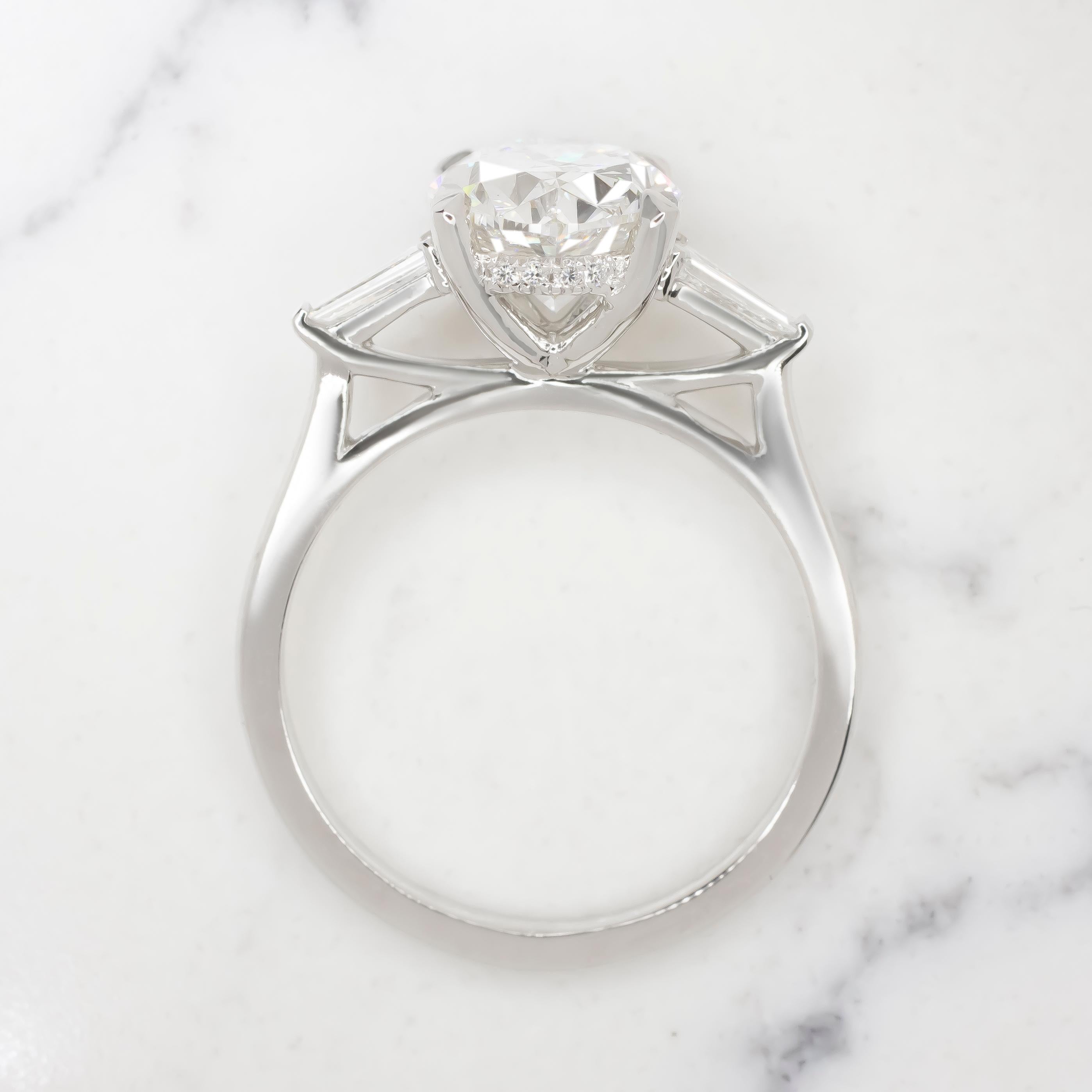 This Antinori Di Sanpietro ring, featuring a breathtaking 3.01-carat GIA-certified oval brilliant cut diamond, is a paragon of luxurious design set in 18-carat white gold. The diamond's SI1 clarity and excellent polish highlight its natural beauty