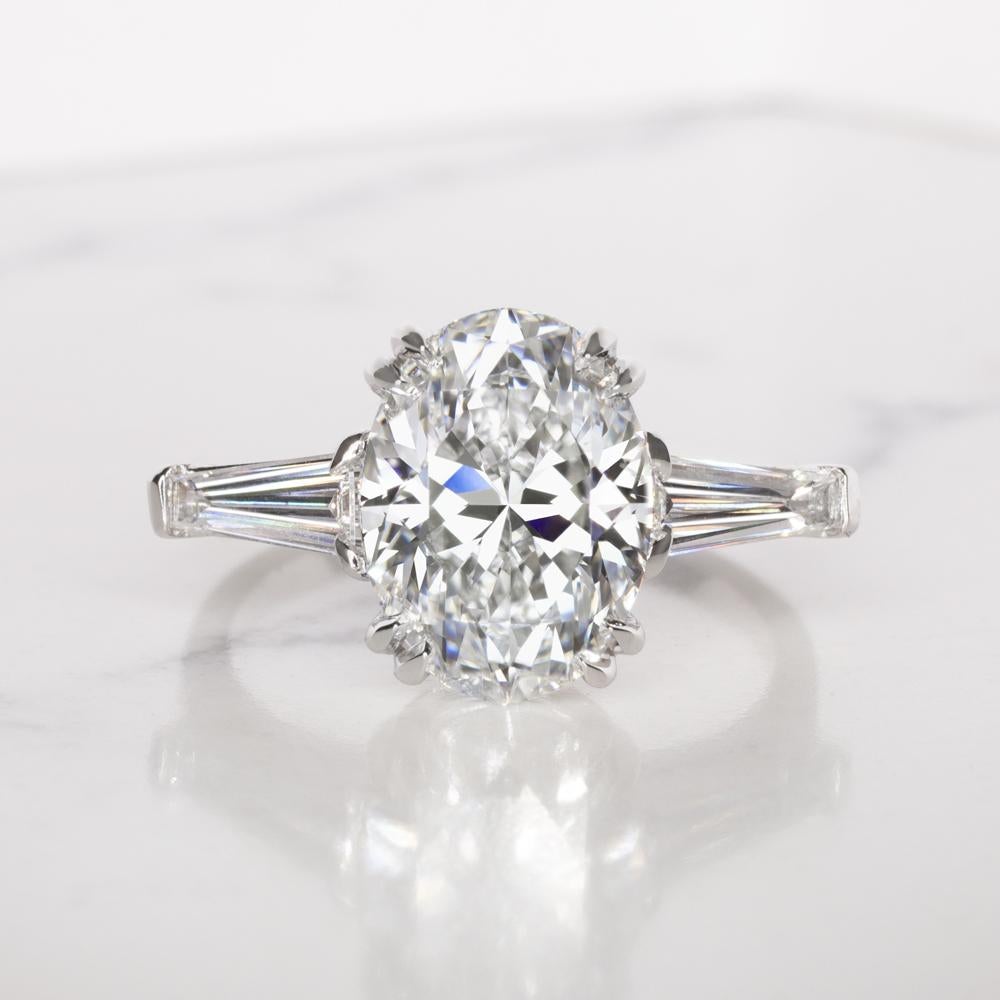 Taille ovale Bague solitaire avec diamant ovale de 3 carats certifié GIA en vente