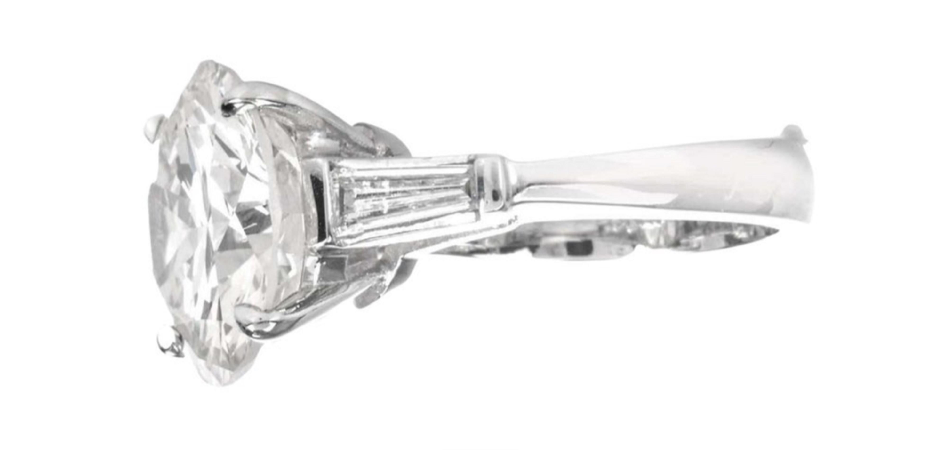 Moderne Bague baguette effilée en diamants taille ronde brillants de 3 carats certifiés GIA en vente