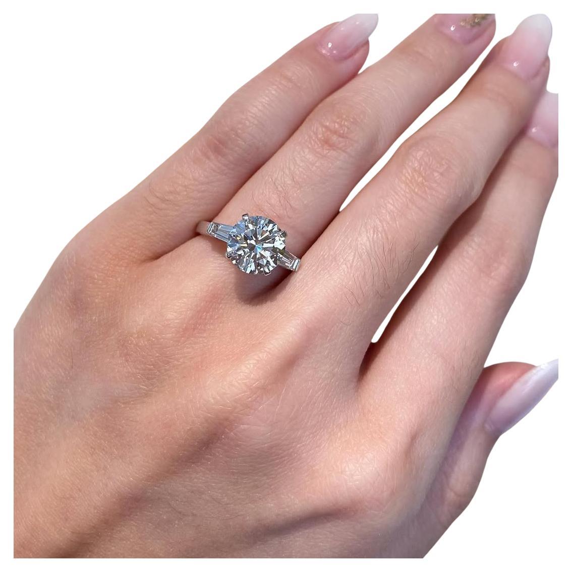 💎 RARE & EXCEPTIONAL: 3 Karat GIA-zertifizierter Diamantring

Ein wahrer Schatz für Kenner: Dieser außergewöhnliche runde Brillant von 3 Karat ist GIA-zertifiziert. 

Mit dem Farbgrad D und der Reinheit VVS2 verkörpert dieser Diamant absolute