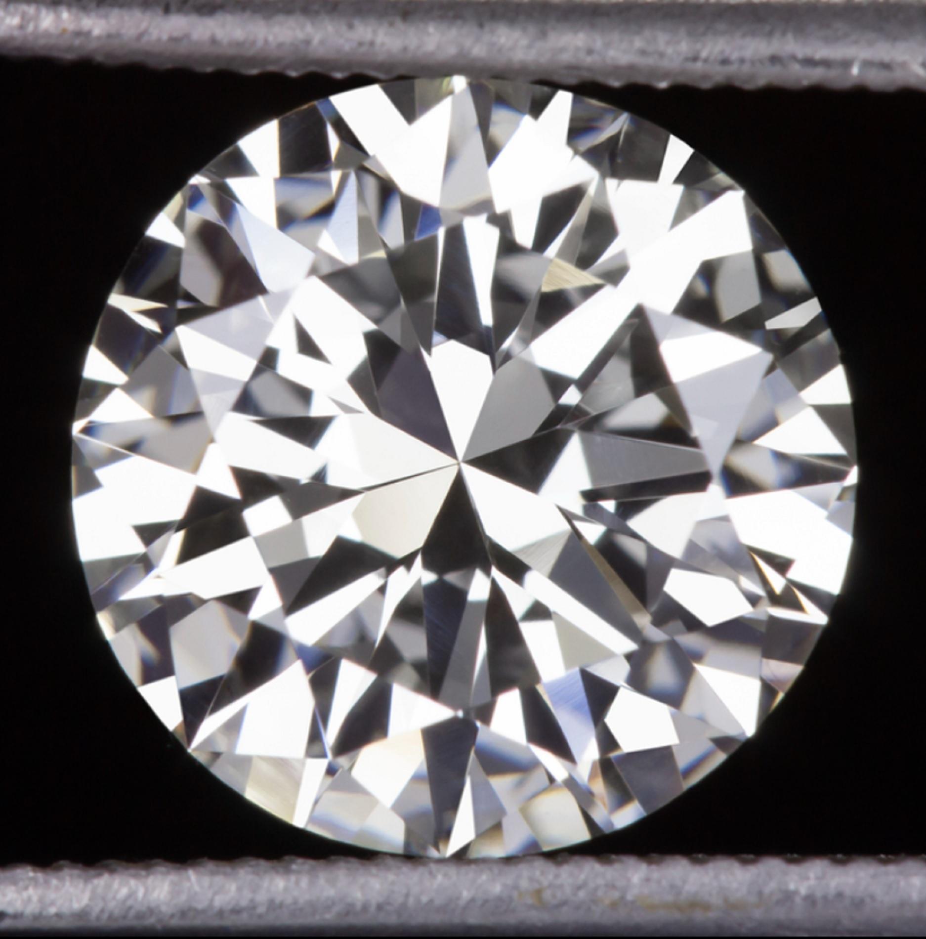 Round Cut GIA Certified 3 Carat Round Diamond Ring VVS2 For Sale