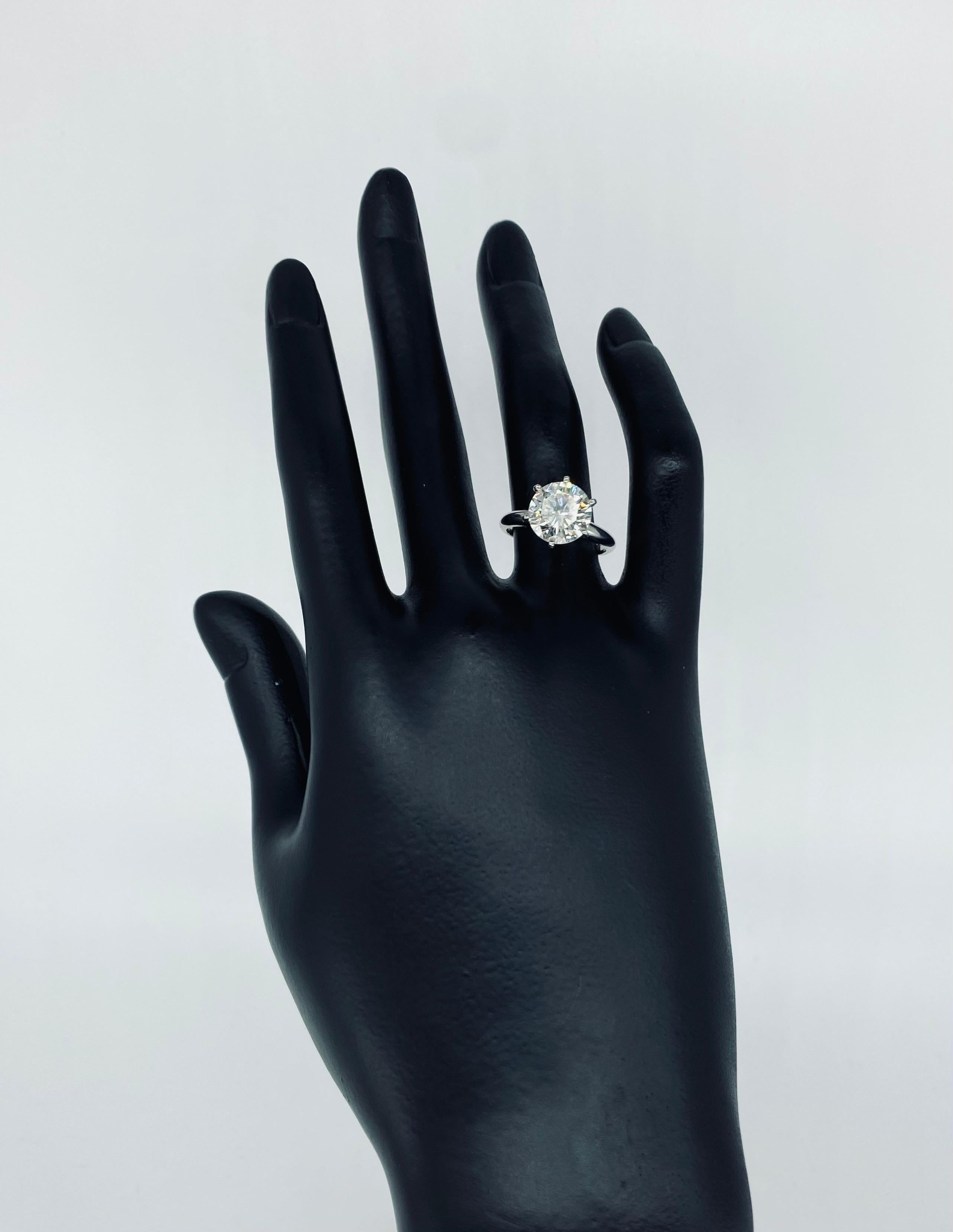 GIA-zertifizierter 3-karätiger runder Diamant Solitär-Ring 18k Weißgold im Zustand „Hervorragend“ im Angebot in Miami, FL