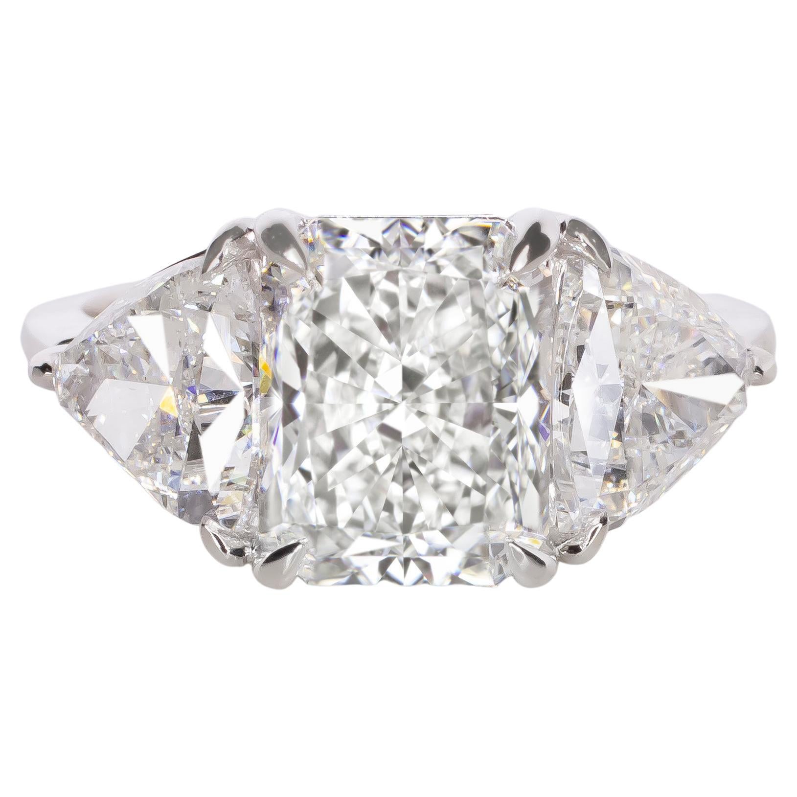 Diamant carré radiant taille trillion de 3 carats certifié GIA  en vente
