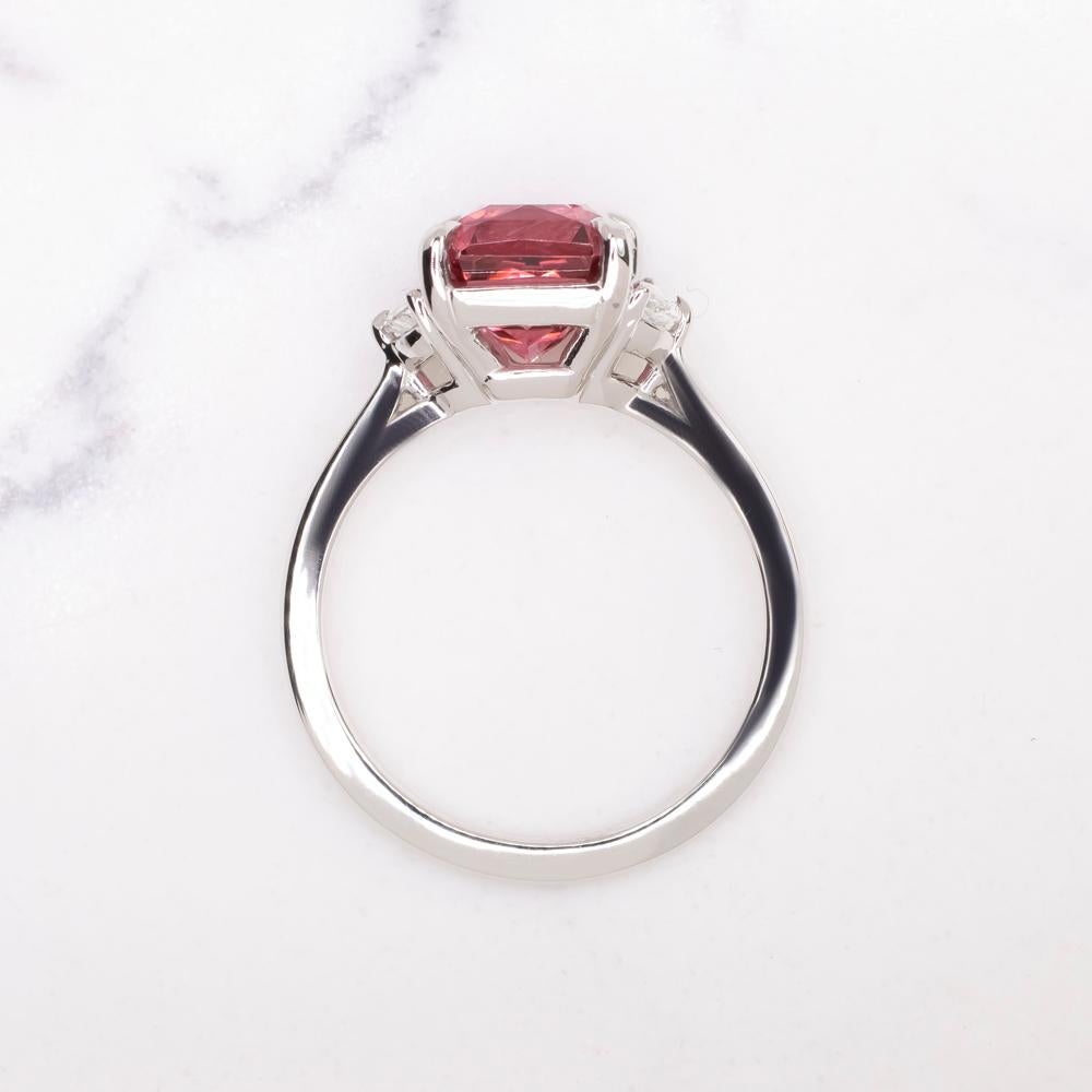 GIA Certified 3 Carat Unheated  Red Spinel Diamond Platinum Ring In New Condition For Sale In Rome, IT