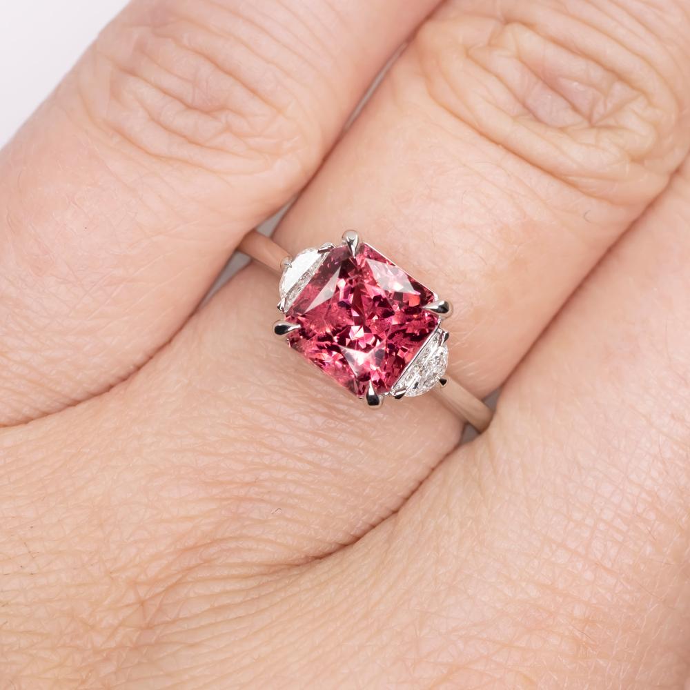 Certifié GIA 3 carats non chauffé  Bague en platine avec spinelle rouge et diamant en vente 2