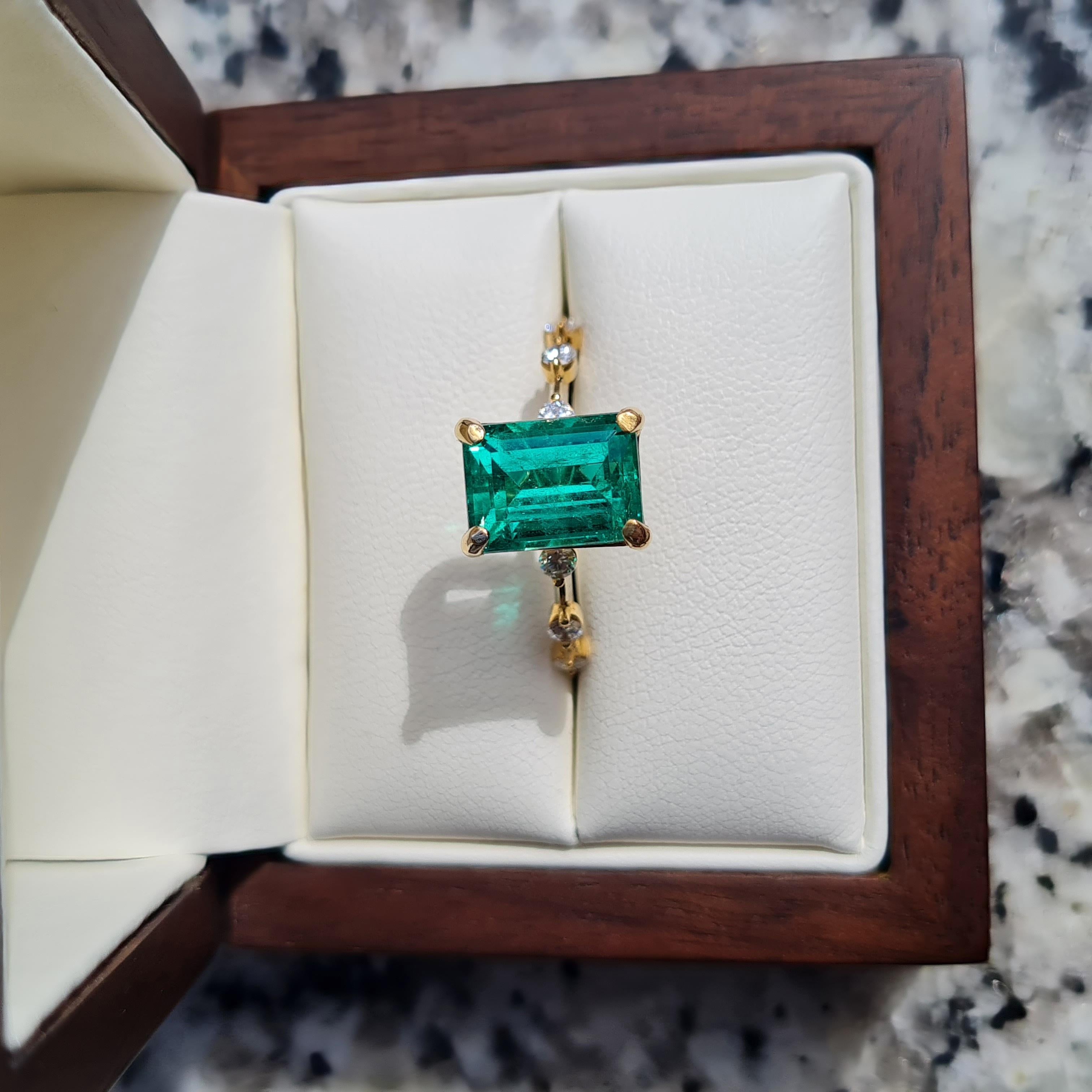 GIA Certified 3 CT Colombian Emerald Ring For Sale 2
