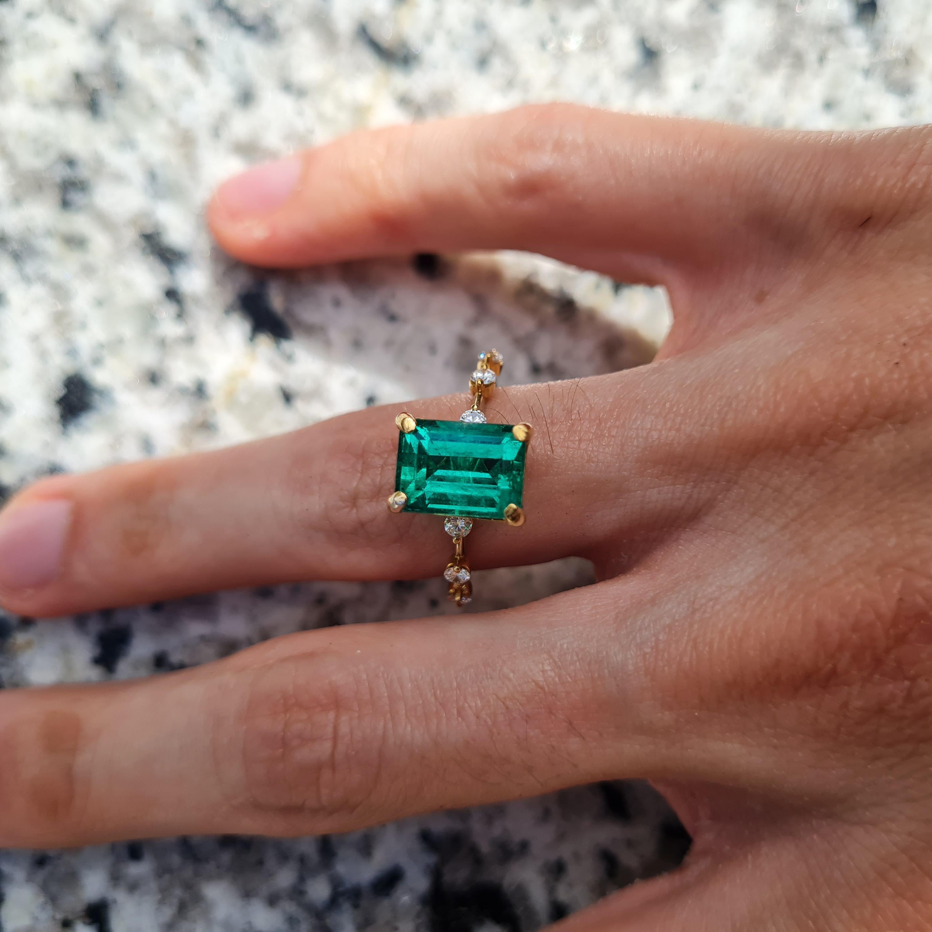 Women's GIA Certified 3 CT Colombian Emerald Ring For Sale