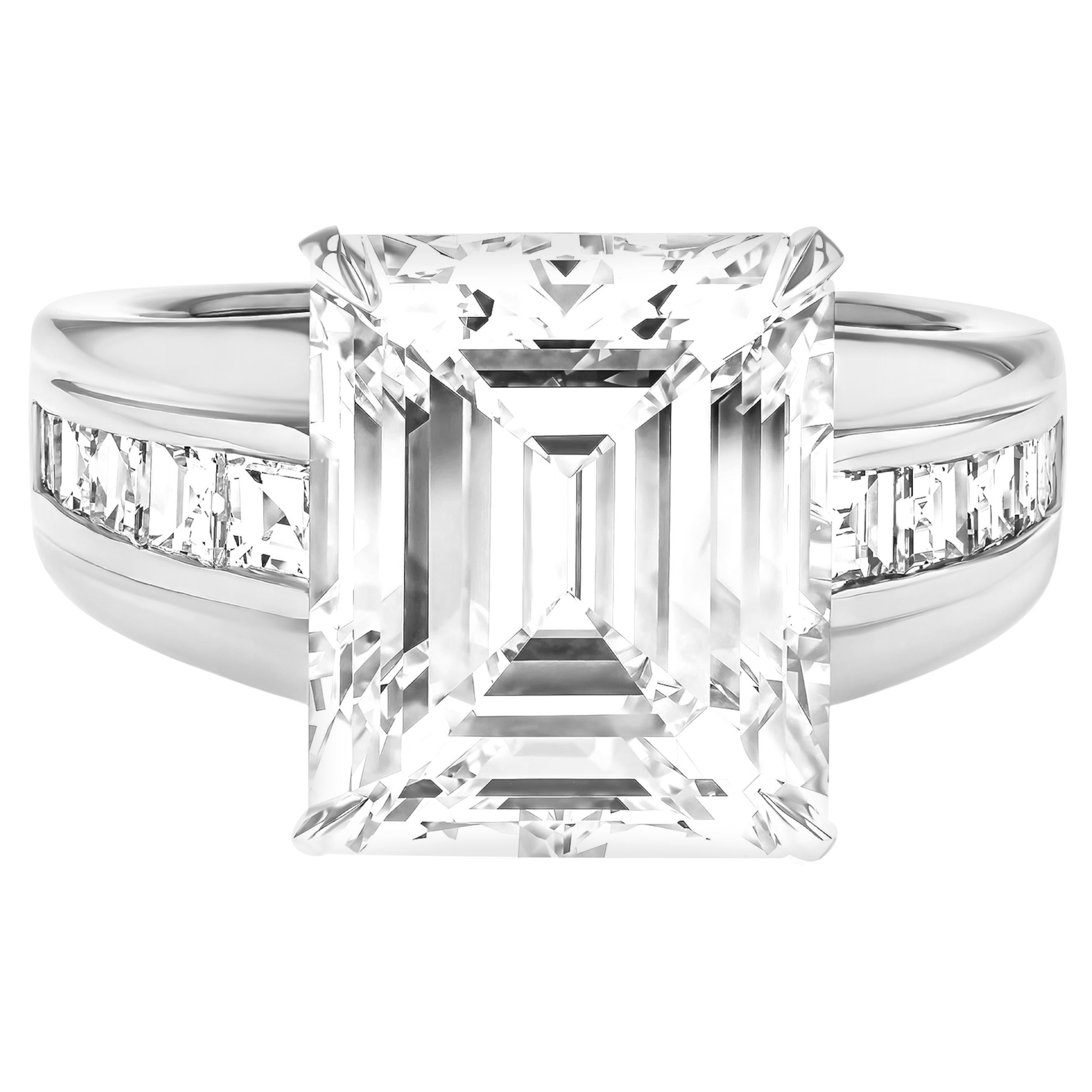 Certificato GIA da 3 carati. Anello in platino con diamante taglio smeraldo CLARITA' SENZA FALLIMENTI in vendita