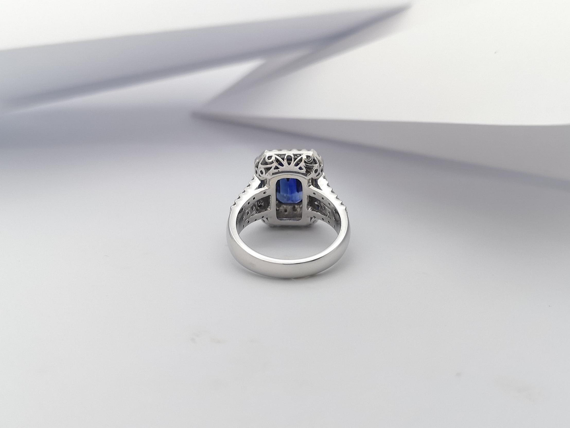 GIA Certified 3 Cts Blue Sapphire with Diamond Ring Set in 18 Karat White Gold For Sale 6