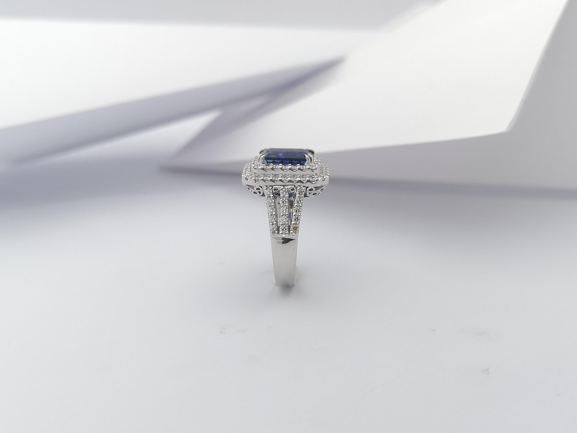 GIA Certified 3 Cts Blue Sapphire with Diamond Ring Set in 18 Karat White Gold For Sale 10