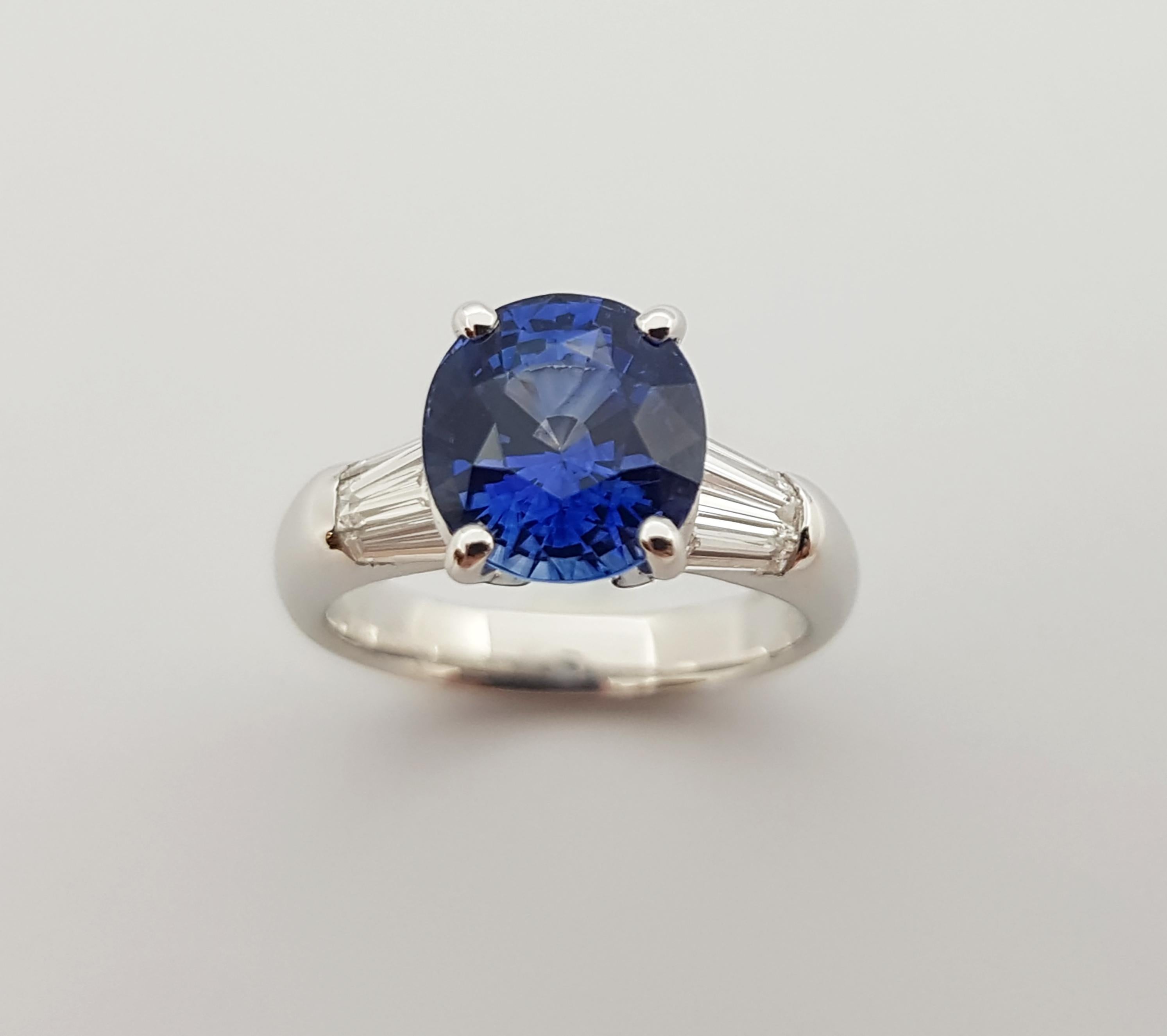 GIA Certified 3 Cts Blue Sapphire with Diamond Ring Set in 18 Karat White Gold For Sale 4