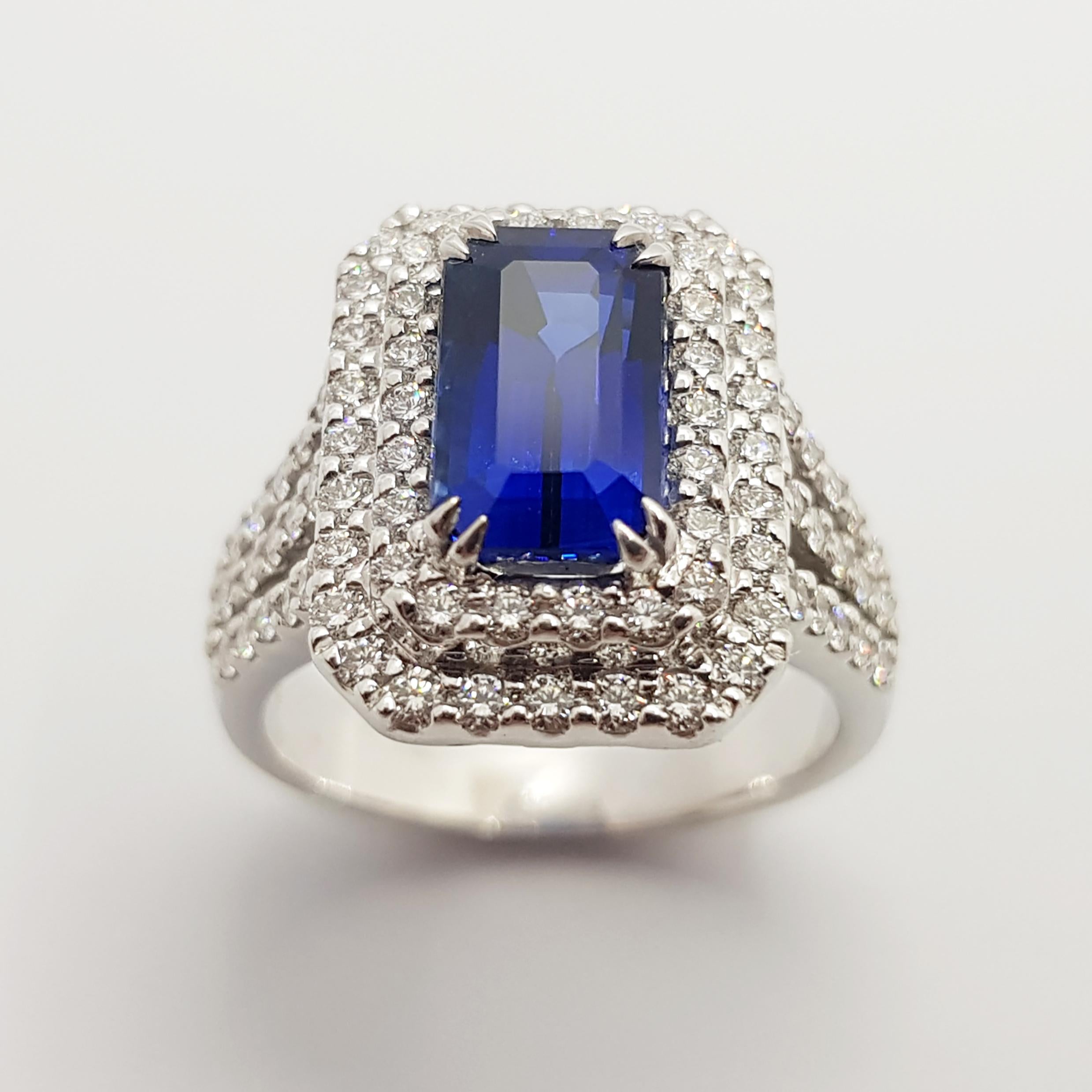GIA Certified 3 Cts Blue Sapphire with Diamond Ring Set in 18 Karat White Gold For Sale 2