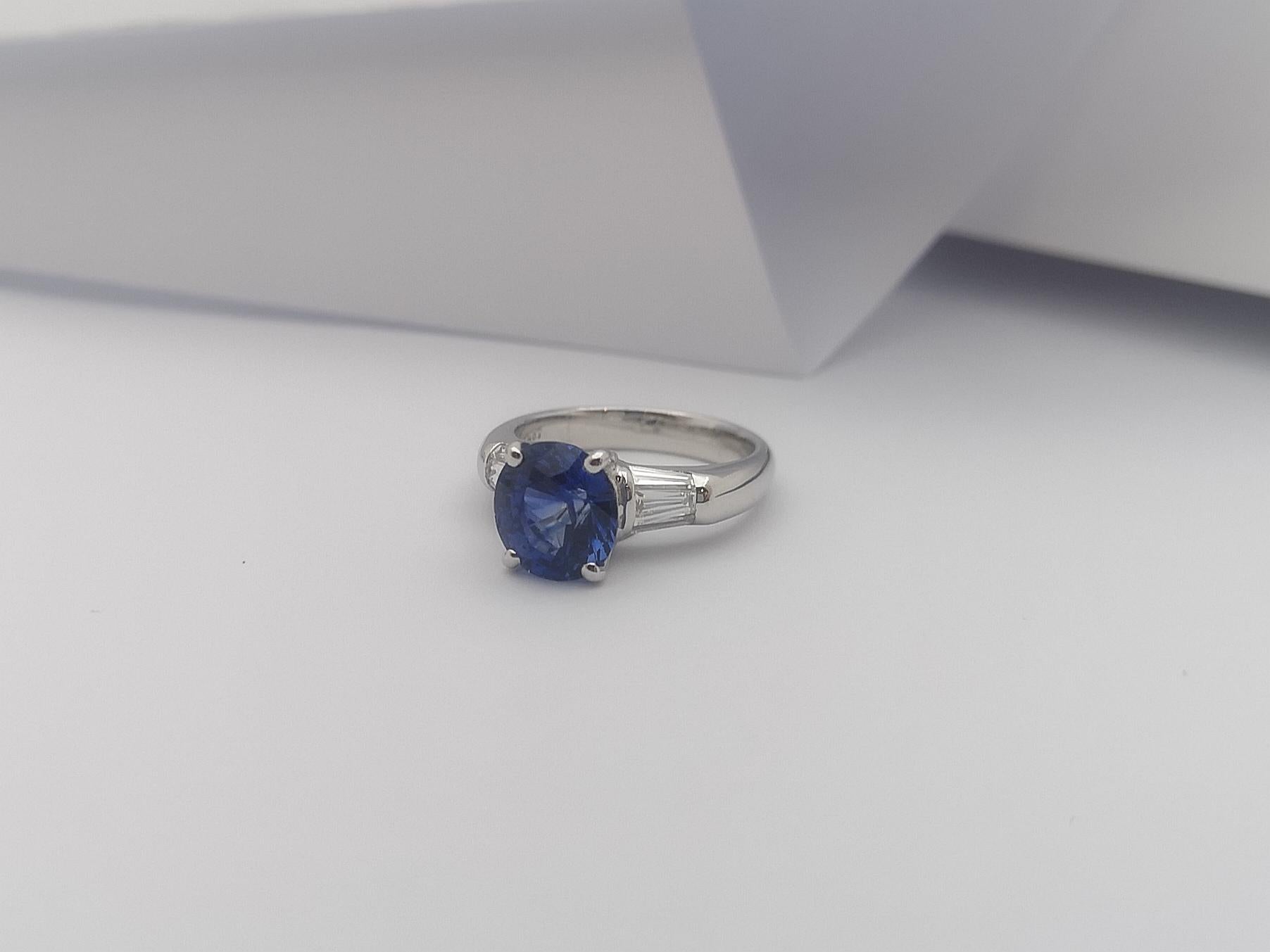 GIA Certified 3 Cts Blue Sapphire with Diamond Ring Set in 18 Karat White Gold For Sale 5