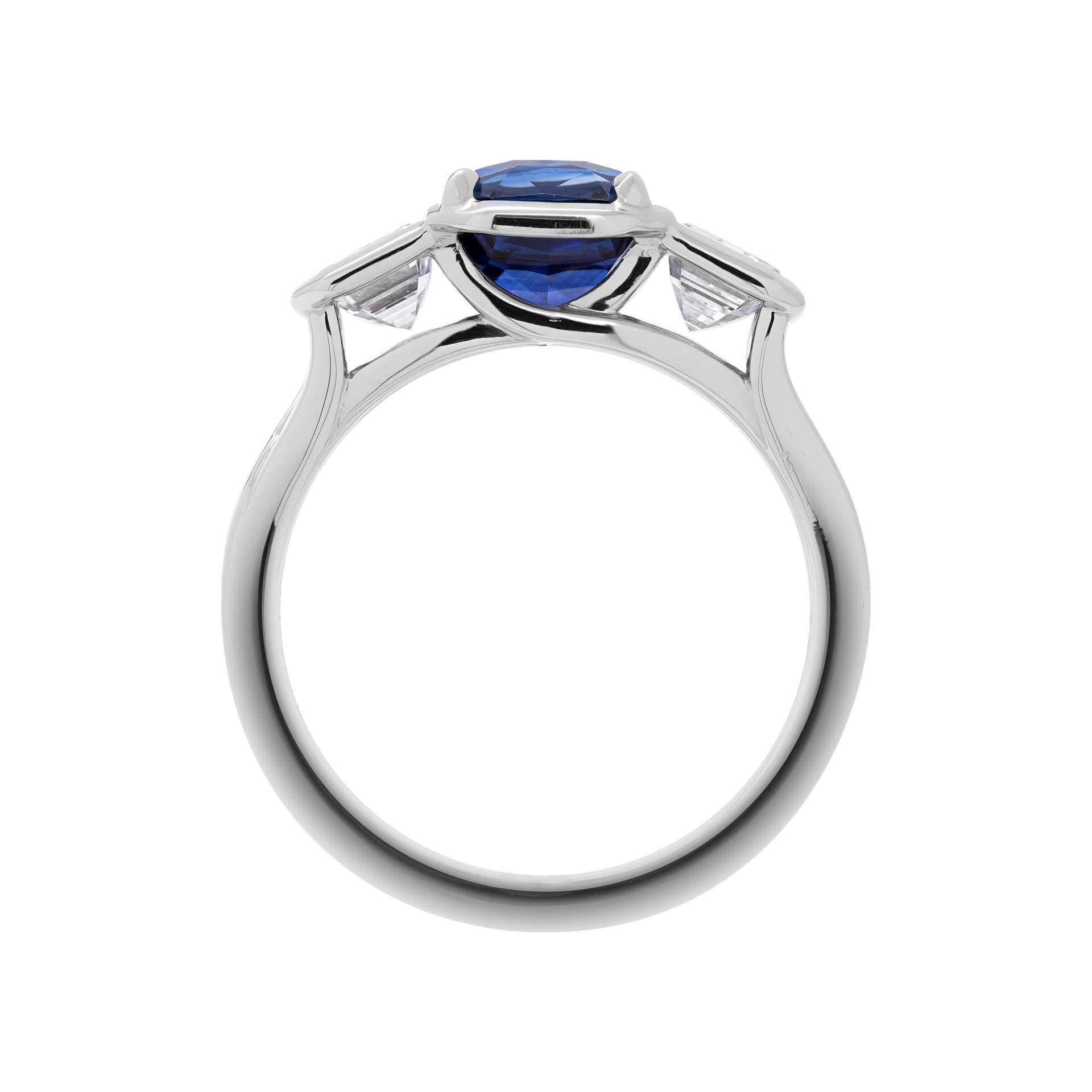 GIA Certified 3 Stone Ring with 3.31ct Blue Sapphire In New Condition For Sale In New York, NY