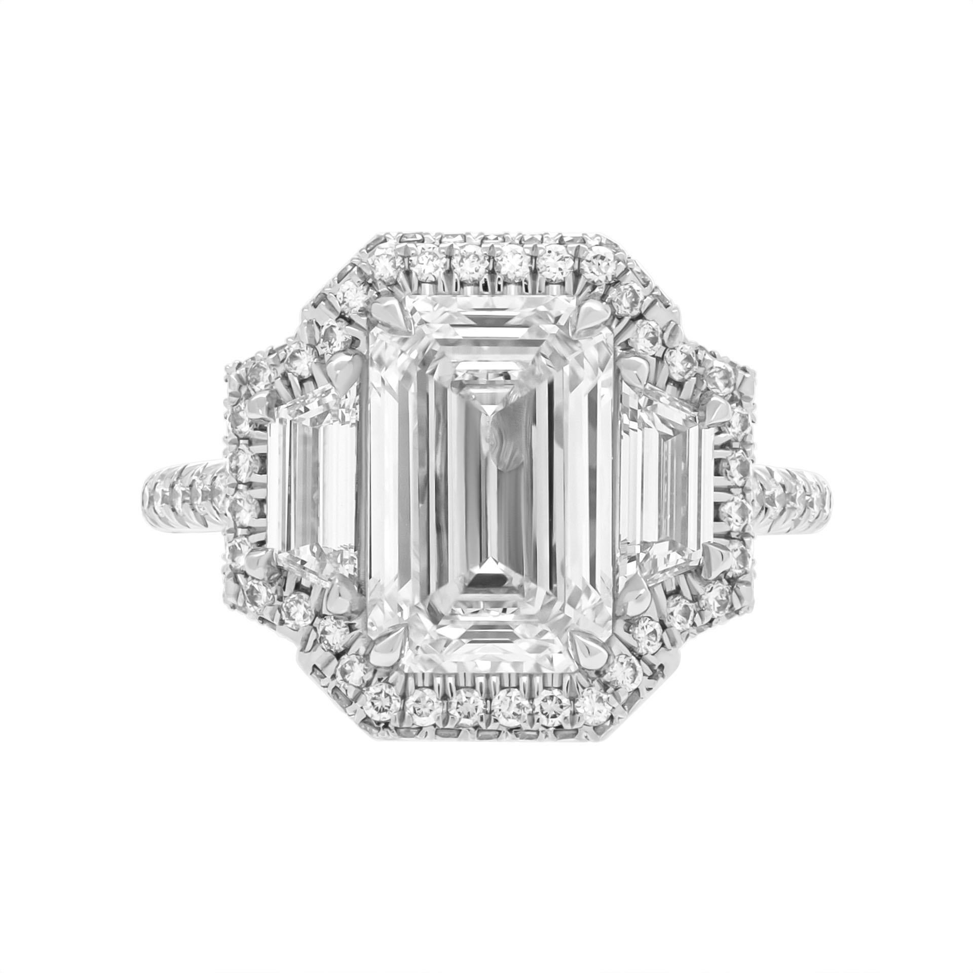 GIA Certified 3-Stone Ring with 3.51ct H VVS2 Emerald Cut In New Condition For Sale In New York, NY