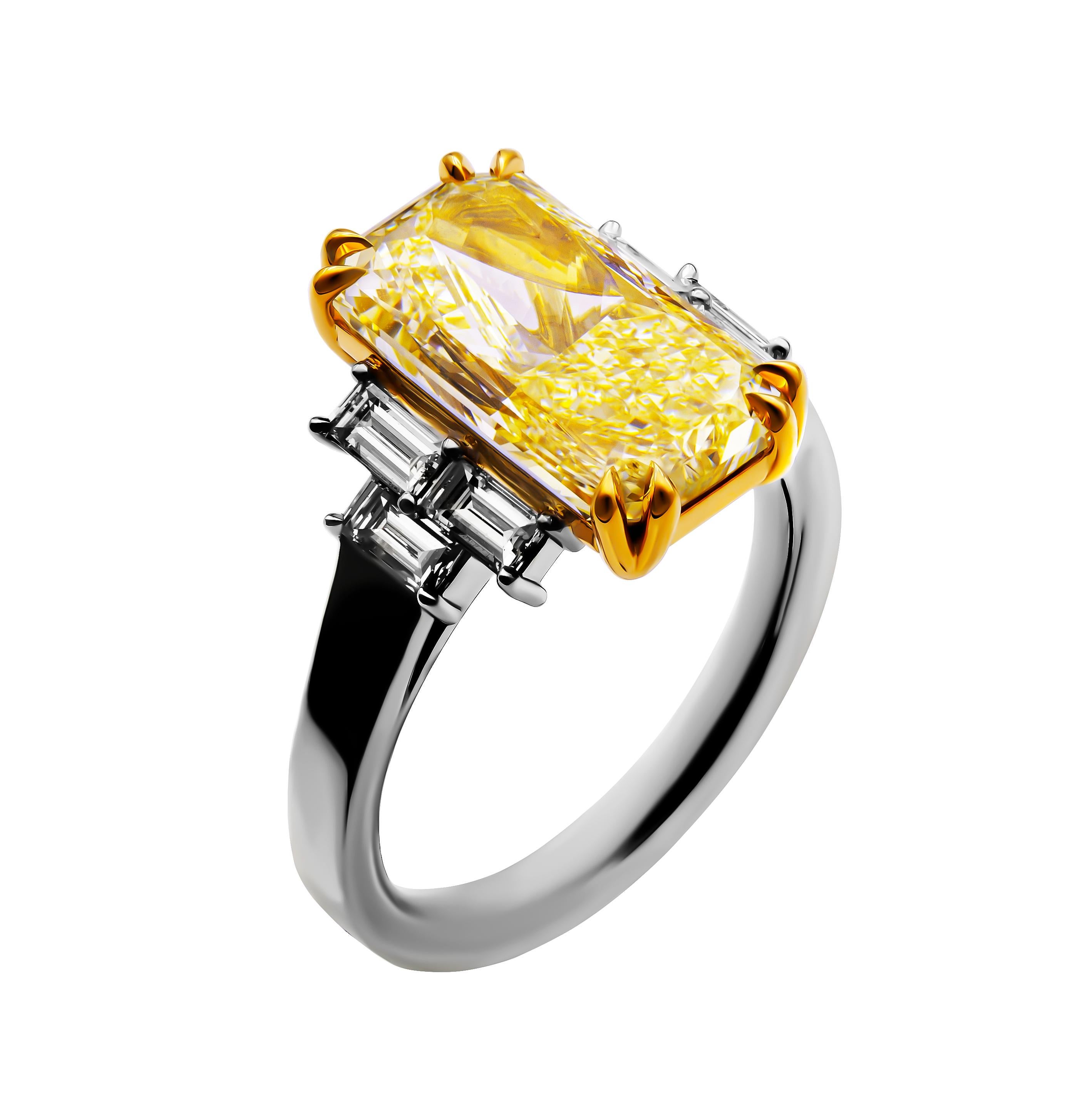 Women's or Men's GIA Certified 3 Stone Ring with 5.00ct Fancy Light Yellow Radiant Cut For Sale