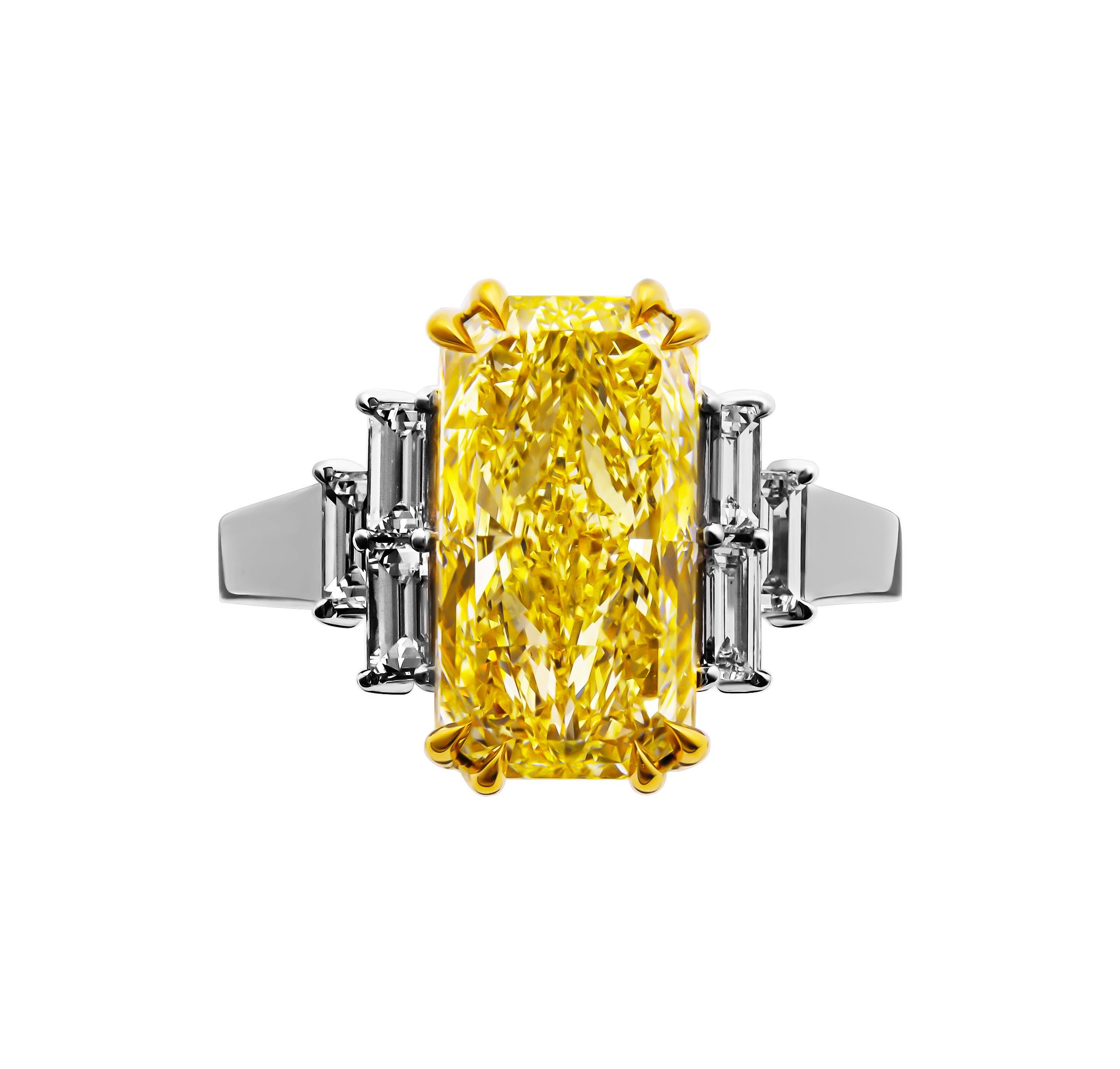Modern GIA Certified 3 Stone Ring with 5.00ct Fancy Light Yellow Radiant Cut For Sale