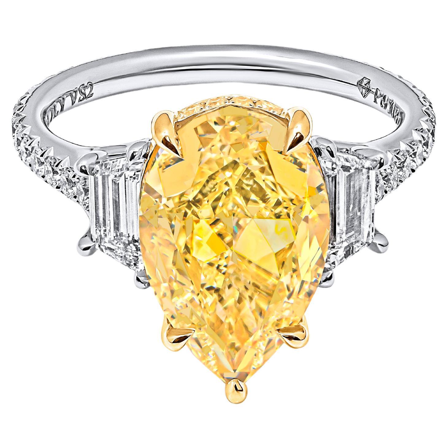 Bague à 3 pierres avec diamant jaune clair fantaisie en forme de poire de 5,02 carats certifié GIA