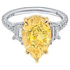 Bague à 3 pierres avec diamant jaune clair fantaisie en forme de poire de 5,02 carats certifié GIA