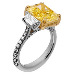 Bague à 3 pierres avec diamant jaune radiant fantaisie de 6,01 carats certifié GIA