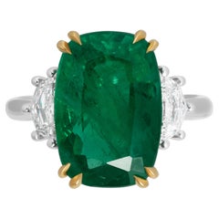 Anello certificato GIA con 3 pietre e smeraldo verde taglio cuscino da 6,28 carati
