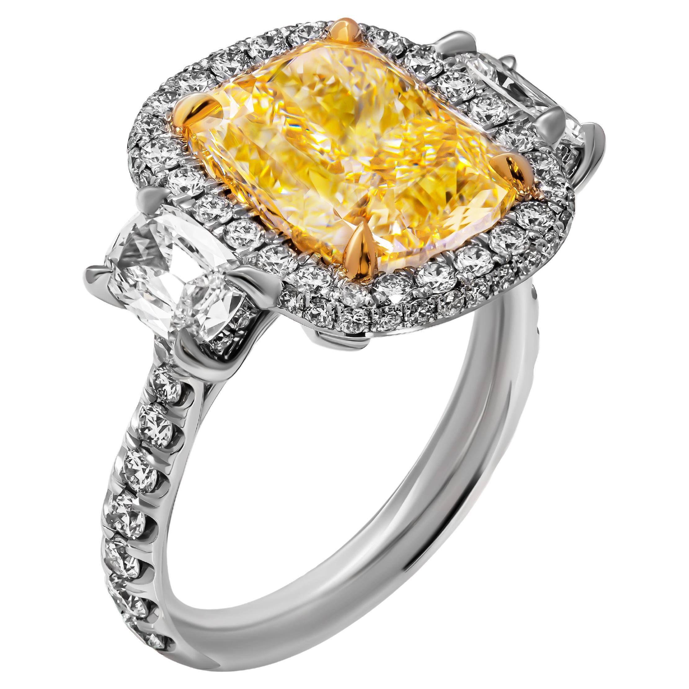 Anillo de 3 piedras con certificado GIA y diamante talla cojín amarillo claro fantasía de 6,31ct