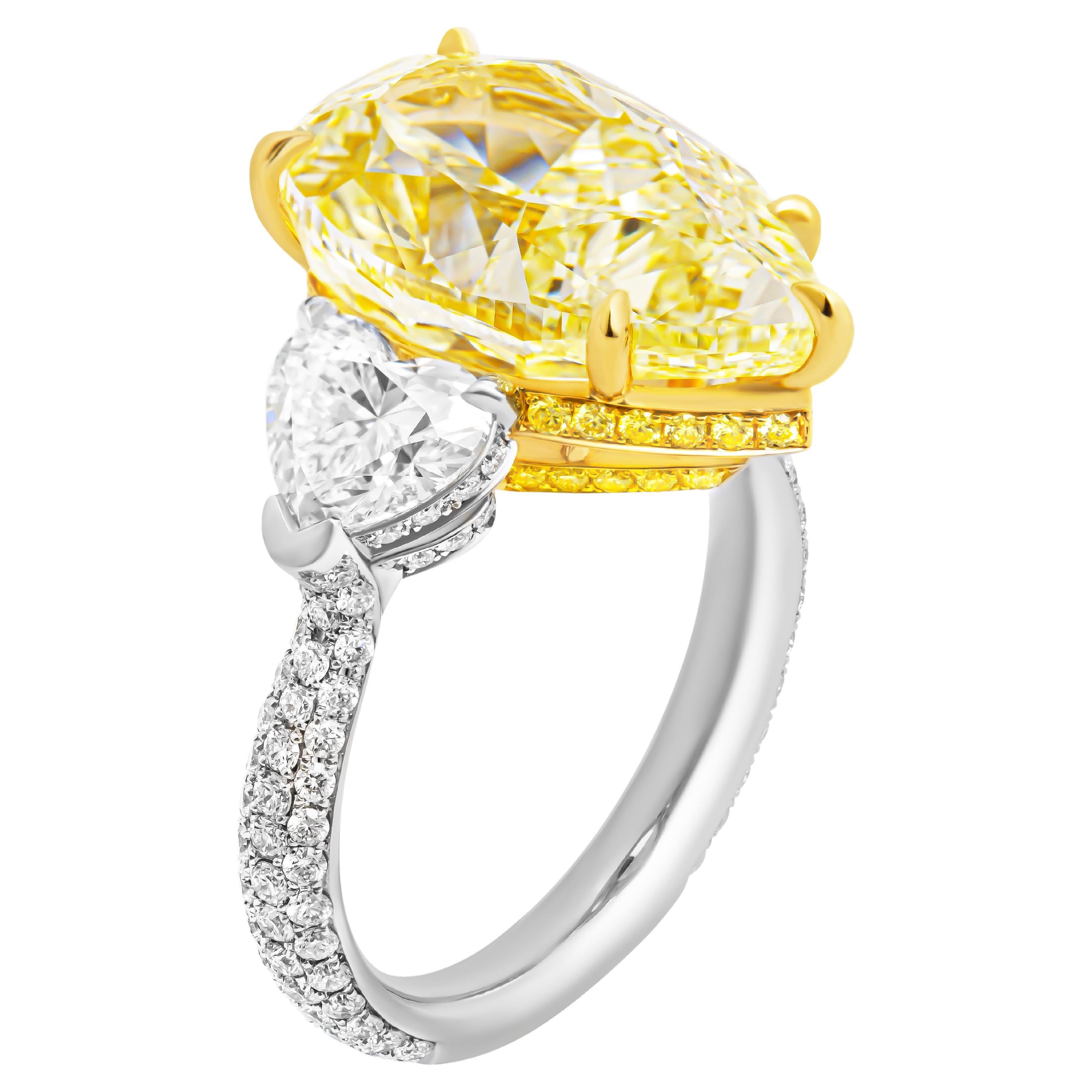 Anillo de 3 piedras con certificado GIA y diamante amarillo fantasía en forma de pera de 7,78 ct